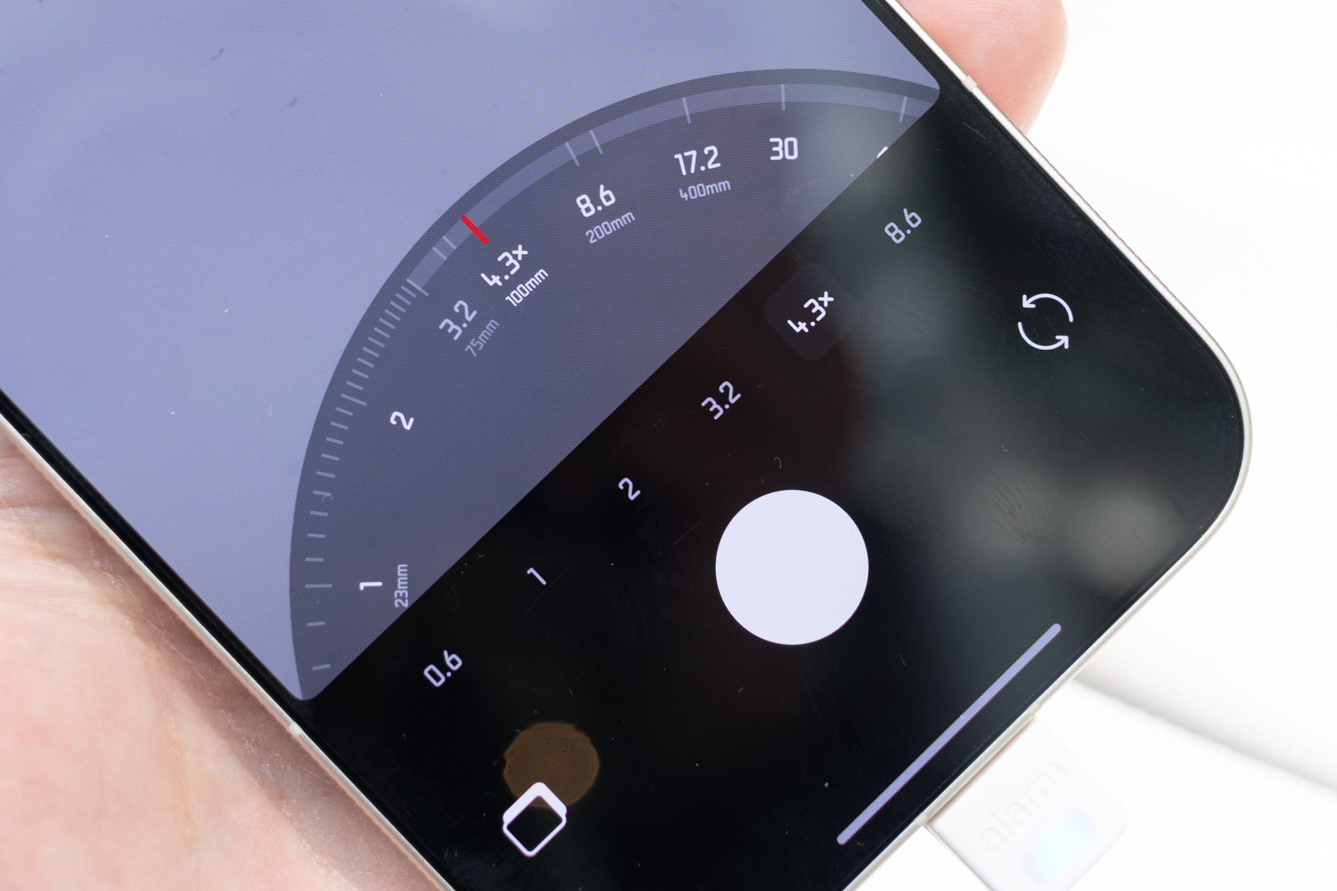 ズームの調整画面。3.2倍から4.3倍が光学ズームの範囲となる