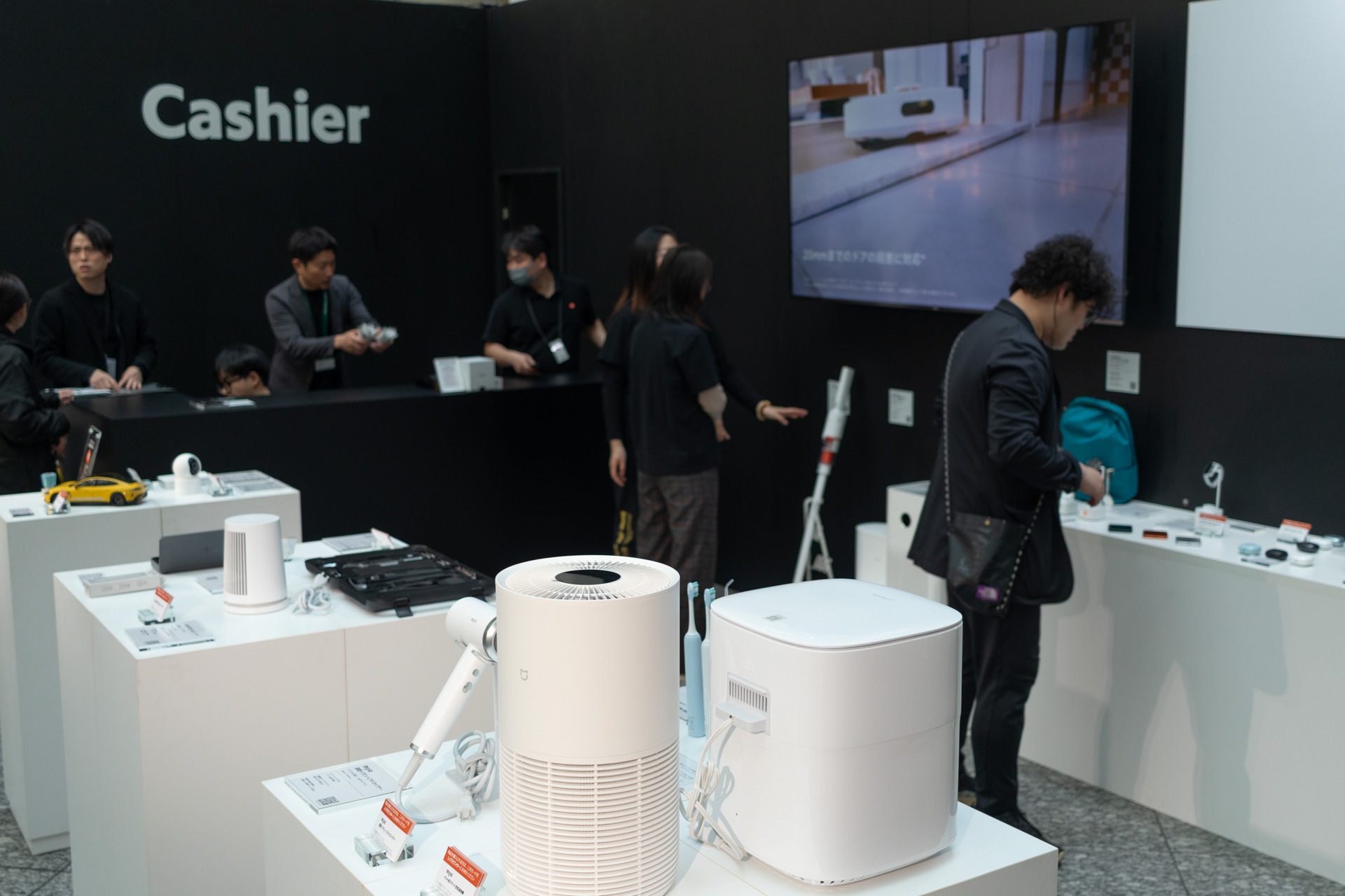 白物家電やスマートフォン関連用品もあった