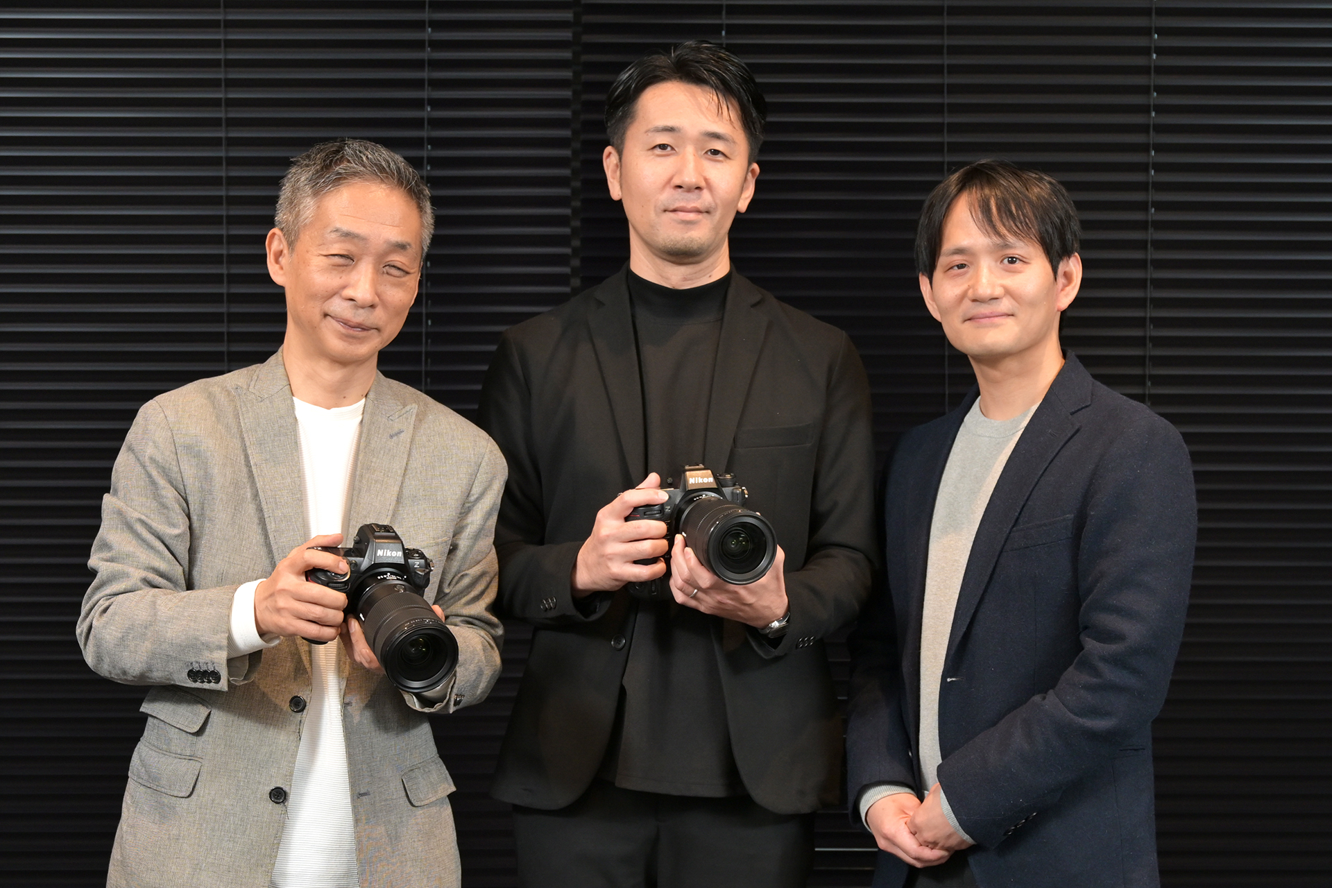 左から臼井明之氏（商品企画）映像事業部／UX企画部、今榮一郎氏（メカ設計）光学本部／第二開発部、大竹史哲氏（光学設計）光学本部／第三設計部