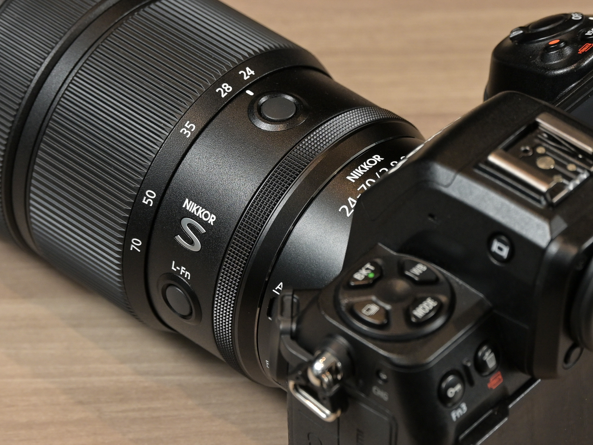 L-Fnが上面にも追加され、コントロールリングはクリックのオン/オフを設定できるようになった