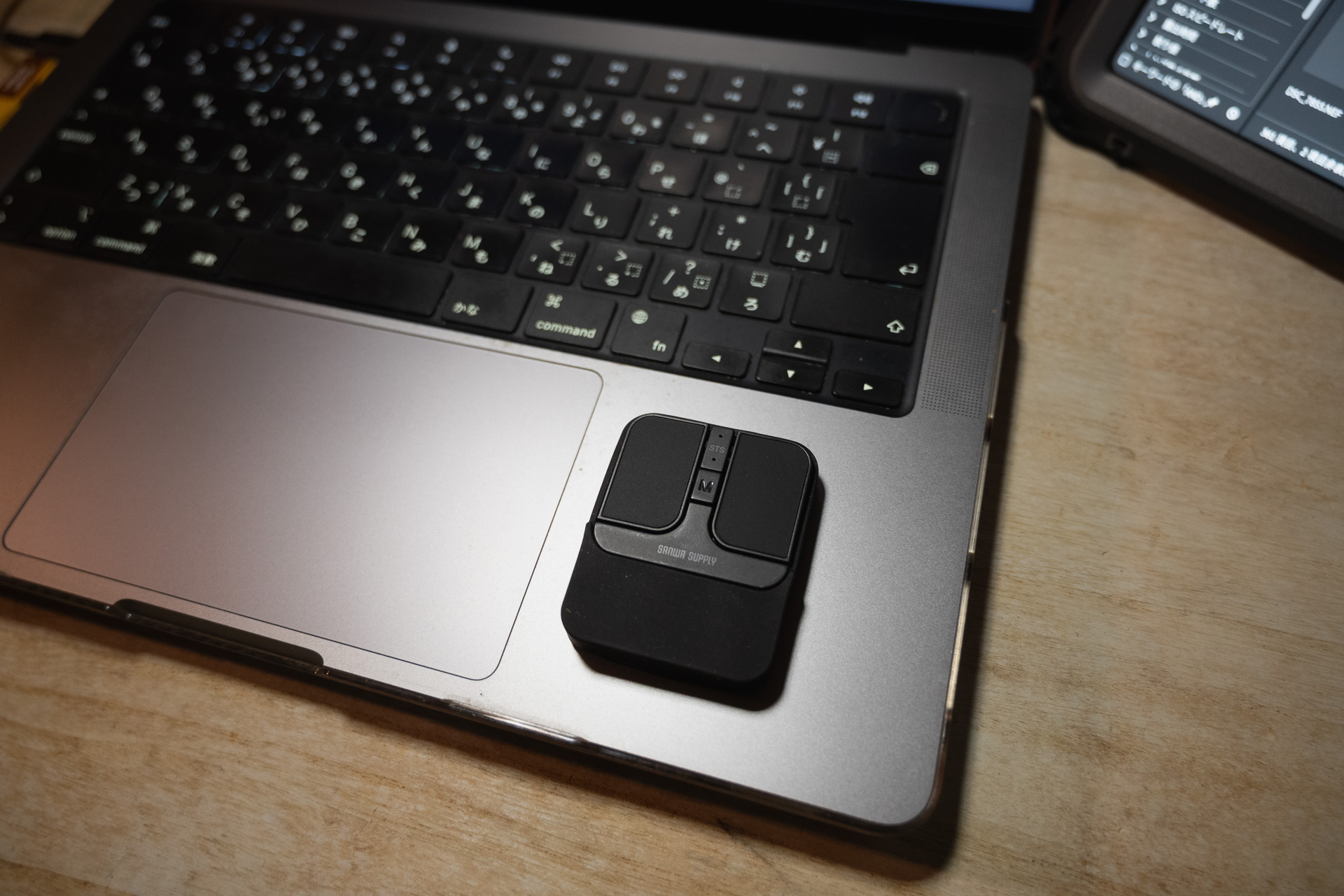 シリコンカバーをつけると、大きくして使うことができる