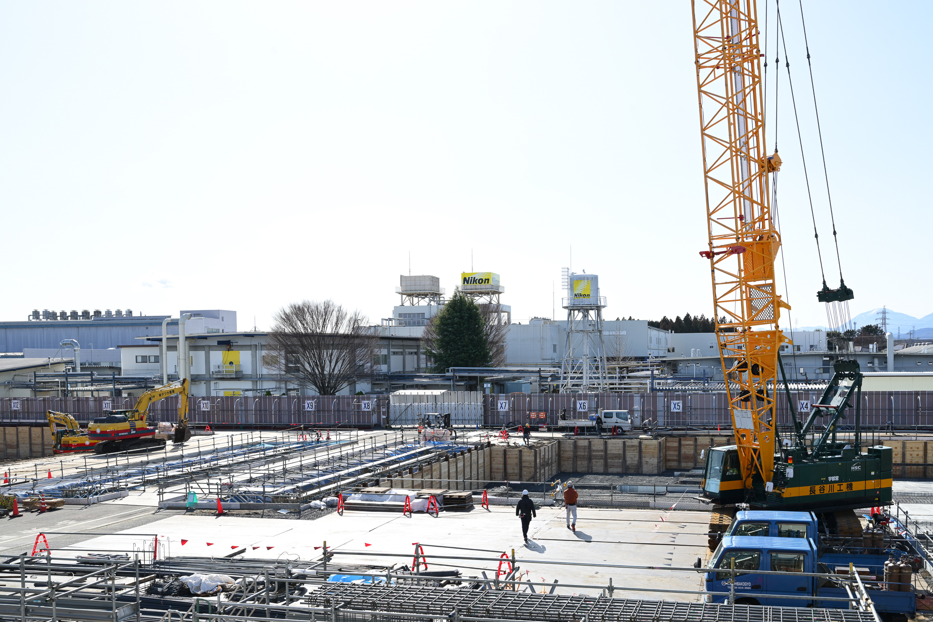 2026年3月時点では、新棟建設のために大規模な工事が行われていた。生産体制強化に加え、地域貢献を目的とした見学スペースも用意するそうで、2027年夏の竣工が楽しみだ