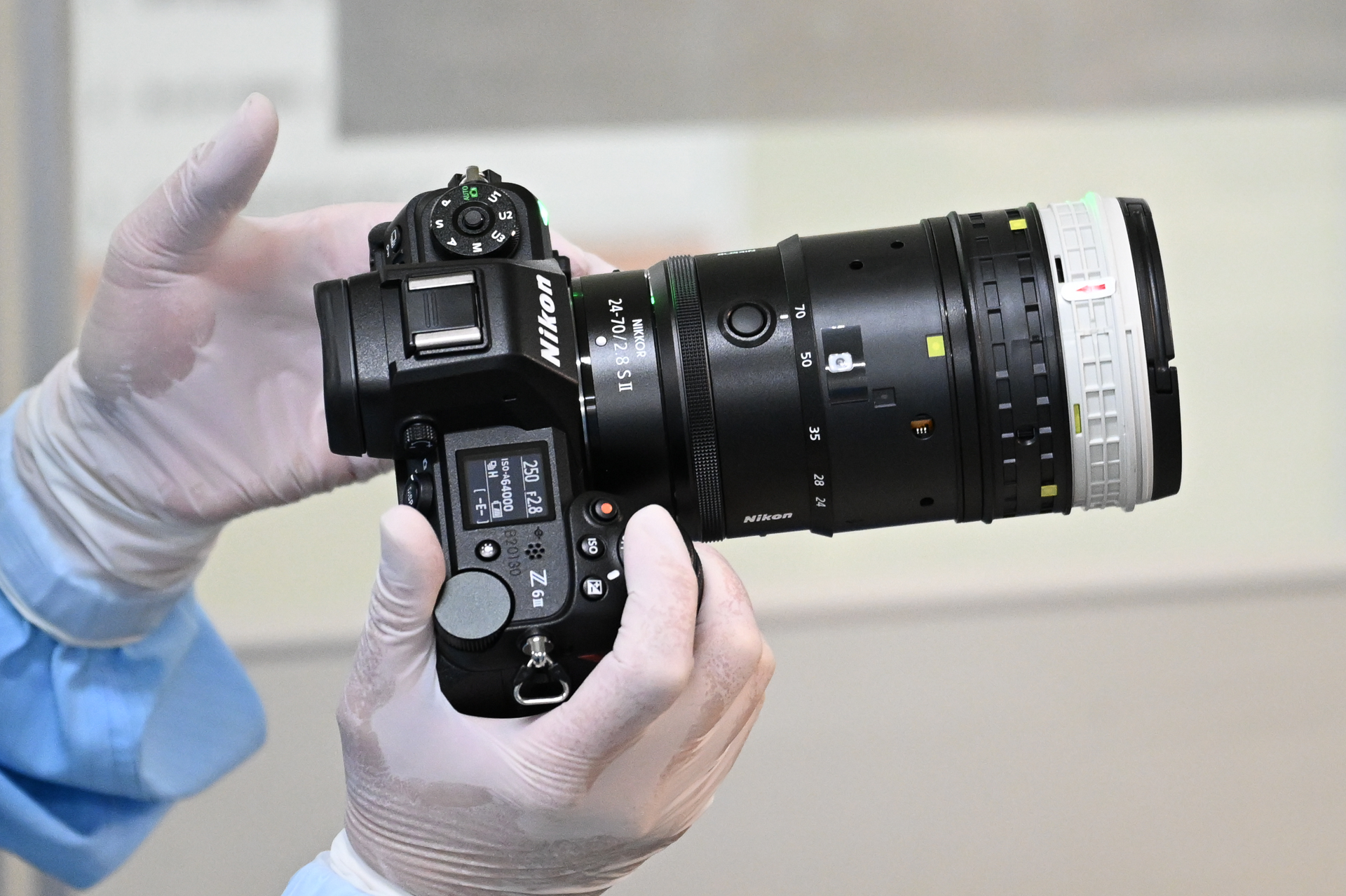 実際にカメラボディに取り付け、動作の最終チェックを行う