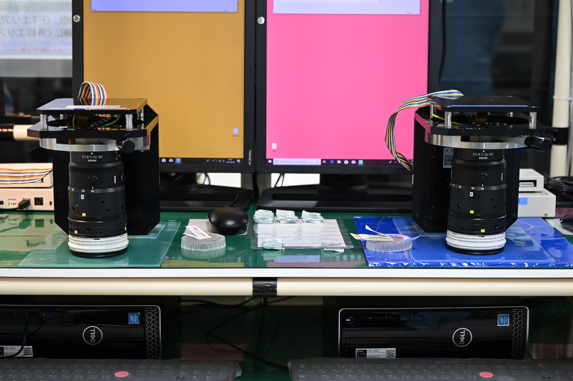 カメラボディで確認できないレンズの通信も、専用機器でチェック