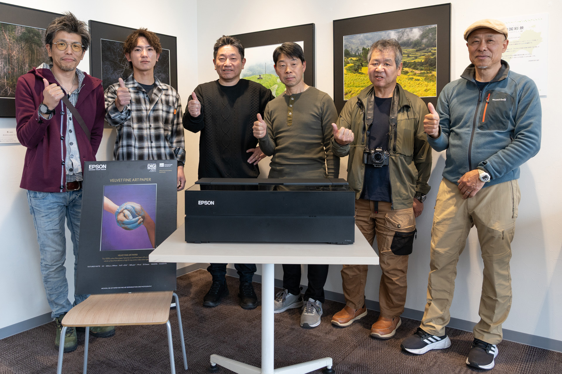 参加メンバーと講師の大坪さん（左から3人目）