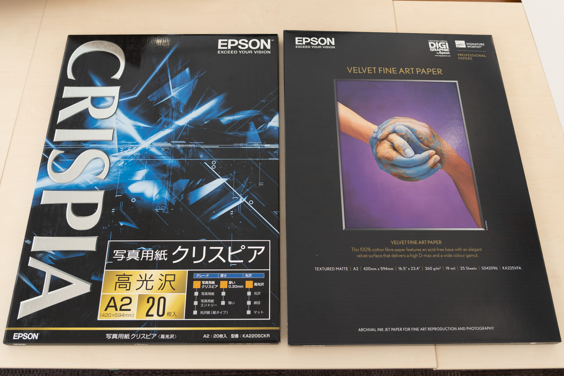 今回はクリスピアとVelvet Fine Art Paperが使われた