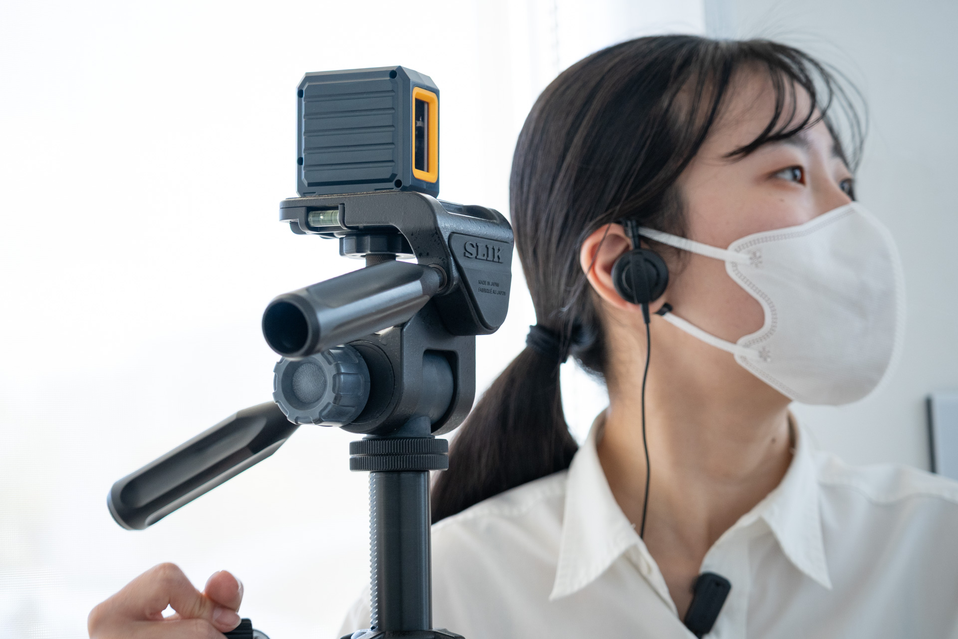 レーザー墨出し器を使って壁に基準のラインを投影