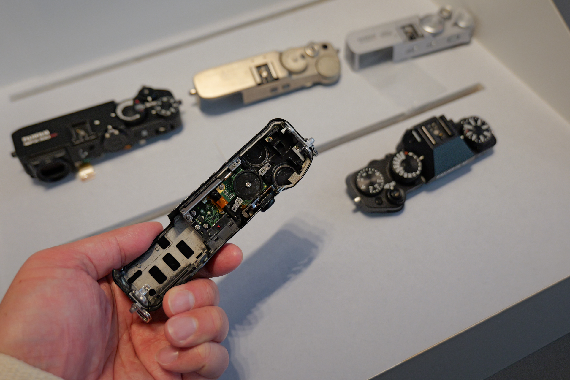 こだわりの「音」とは、シャッター音だけでなくダイヤルを操作するときの音も含まれる