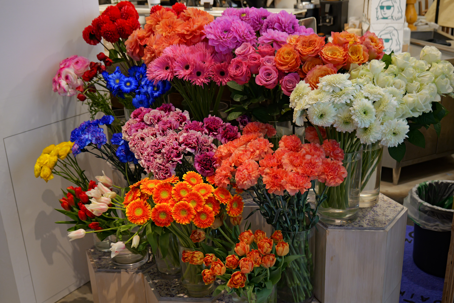 色々な花が用意されている。ここからお気に入りの花を選ぶ