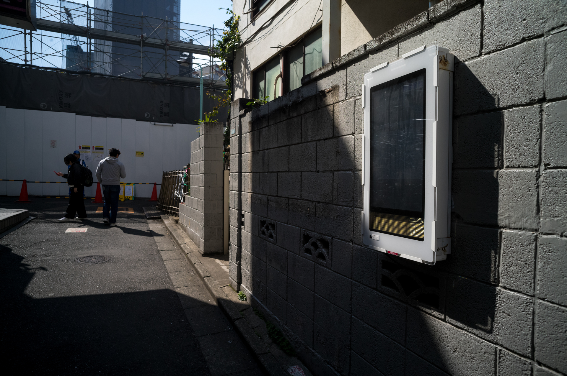 これも最短撮影距離での撮影ですが、もう少し寄りたいですね。やはり右端の画質は悪化しています。<br><span class="fnt-85">ライカM11-P／アベノン スーパーワイド21mm F2.8／マニュアル露出（1/2,000秒、F8）／ISO 400</span>