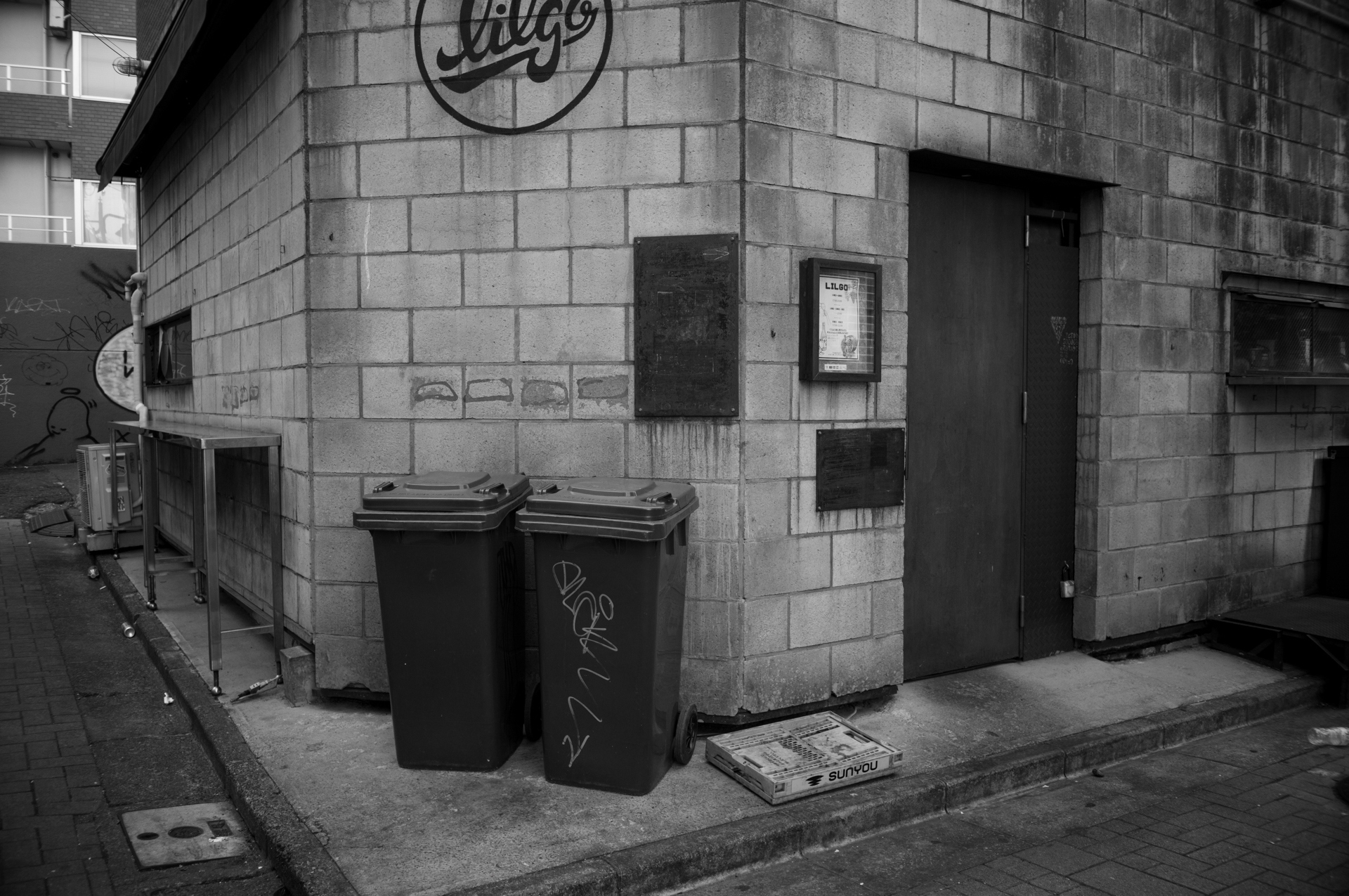 カラー設定ではわずかに温調なのでモノクロ設定してみましたが、日陰の条件でもよい調子になります。<br><span class="fnt-85">ライカM11-P／Wコムラー28mm F3.5／絞り優先AE（1/1,600秒、F5.6）／ISO 400</span>