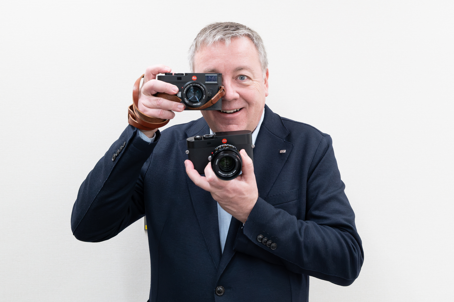 <b>ステファン・ダニエル</b><br>ライカカメラ社 グローバル シニア ブランド リプレゼンタティブ “Mr. M”。1984年、ドイツのライカカメラ本社（当時のErnst Leitz Wetzlar GmbH）入社。本社サービス部門、フランスのサービス部門勤務などを経て、本社商品企画部門責任者に就任。「ライカM7」「ライカMP」などの新世代アナログM型ライカ、「ライカM8」以降のデジタルライカMシステムの企画、商品化を成功へと導く。2021年上級副社長に就任。2025年12月1日より、“Mr. M”として全世界に向けたライカブランドの広報、啓蒙活動に従事