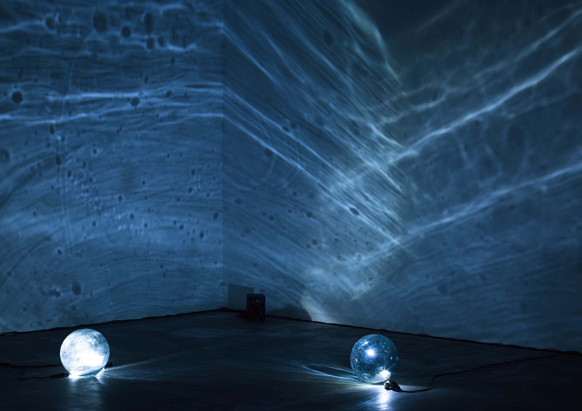 「―・・」展でのインスタレーションのようす