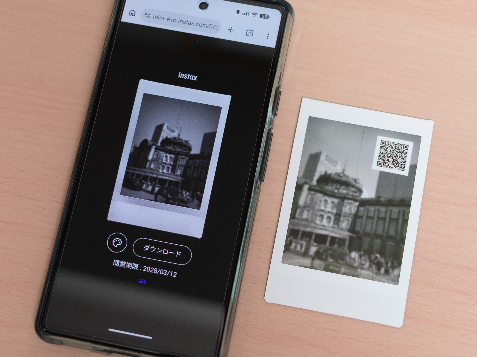プリントのQRコードを読むとブラウザでその写真や動画が見れるほか、ダウンロードも可能