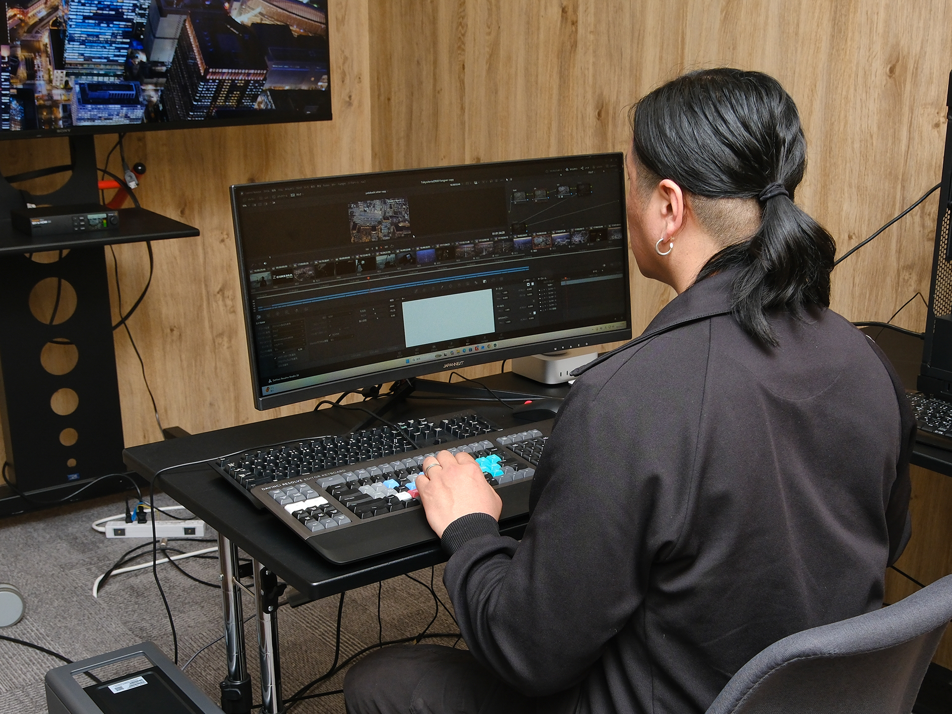 ニコン「ZR」の6K記録で東京の夜景を上空から撮影……クリエイター羽仁正樹さんに、撮影の実際や、メモリーカードを中心にしたワークフローを聞いた