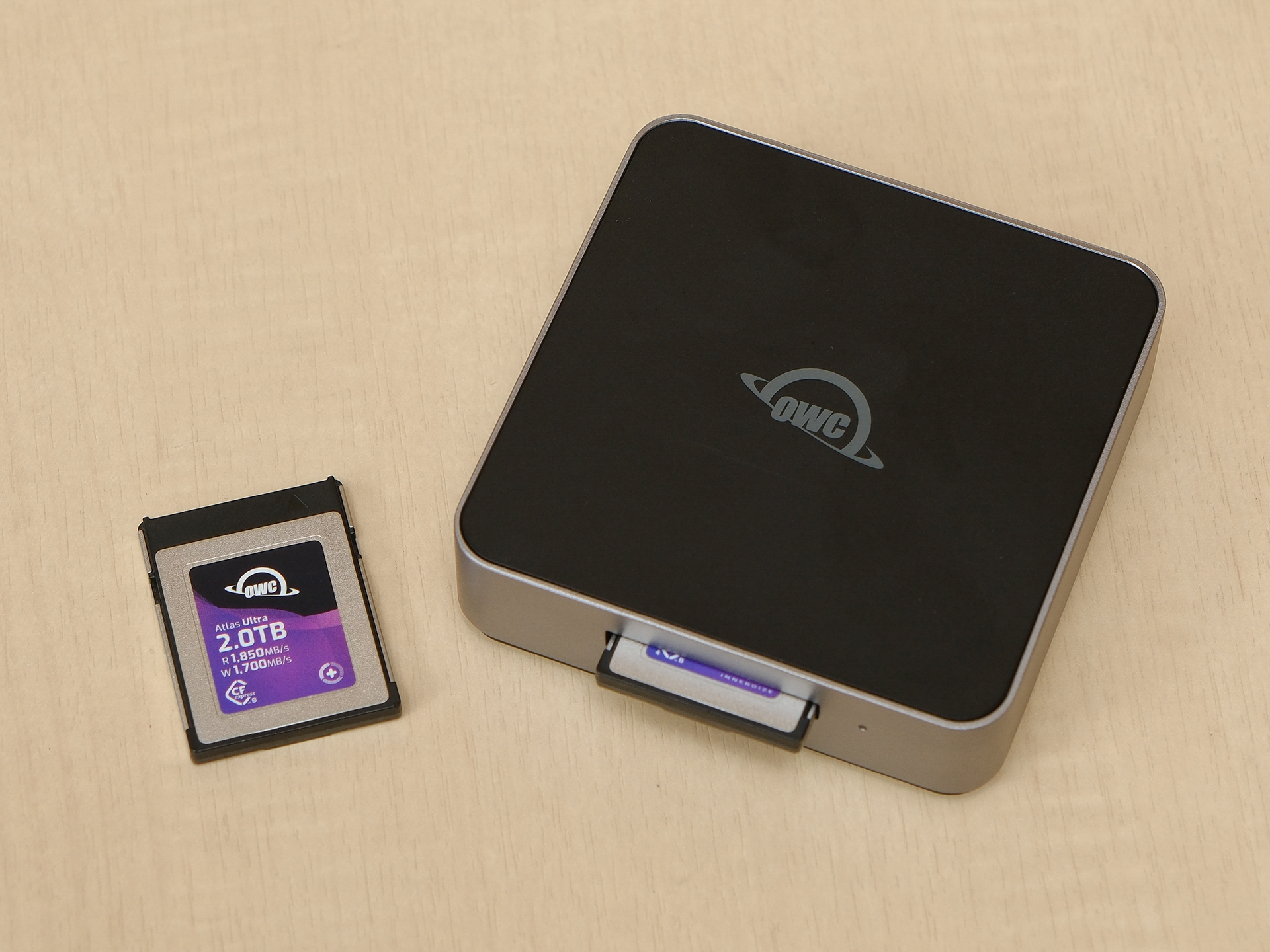 撮影後、すぐに「OWC Atlas CFexpress 4.0 Type B Card Reader」を使ってMacBook Proにデータをバックアップ