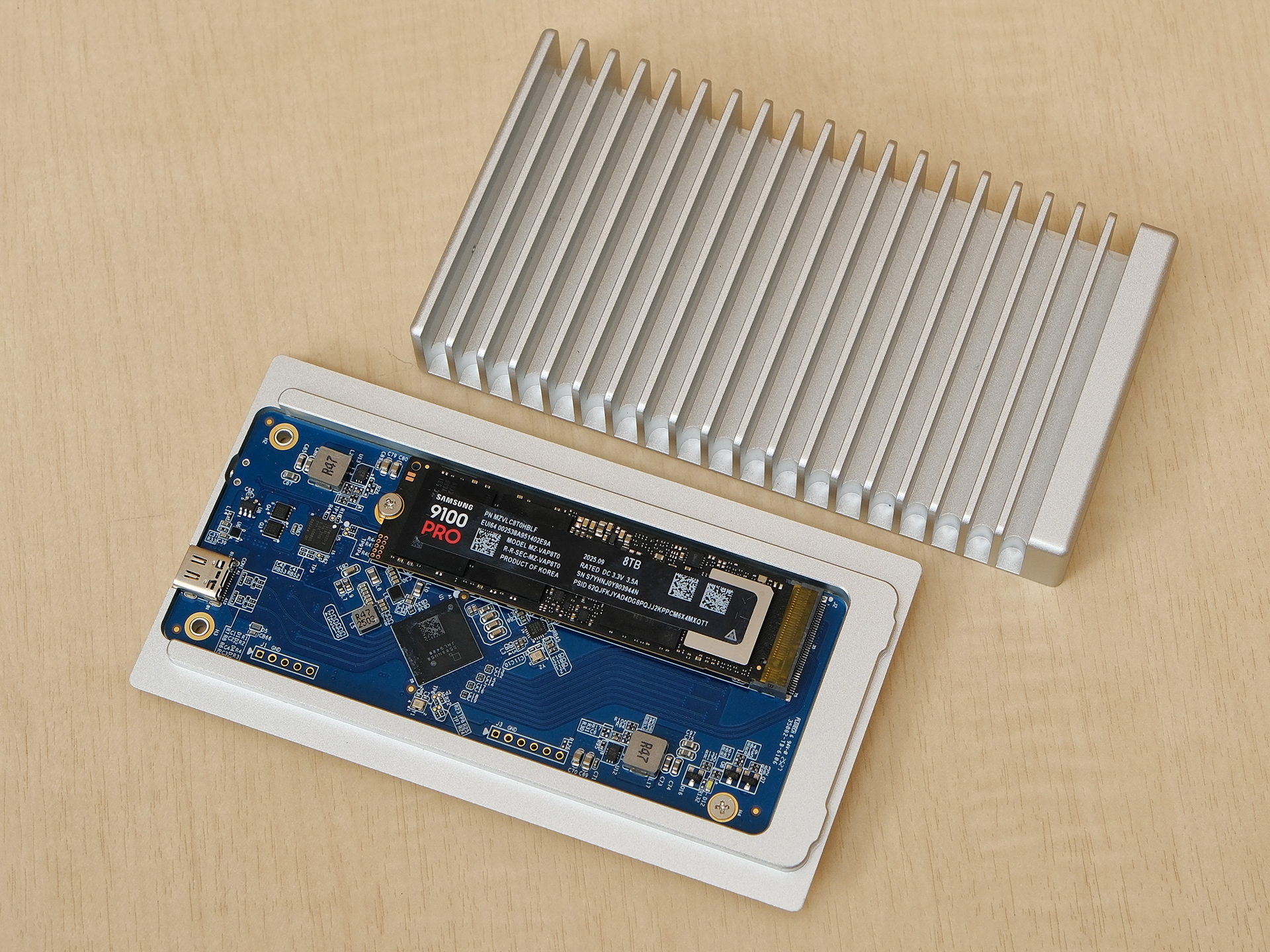 「OWC Express 1M2 80G」の内部には、SamsungのPCIe 5.0対応M.2 SSD「9100 PRO」（8TB）を搭載