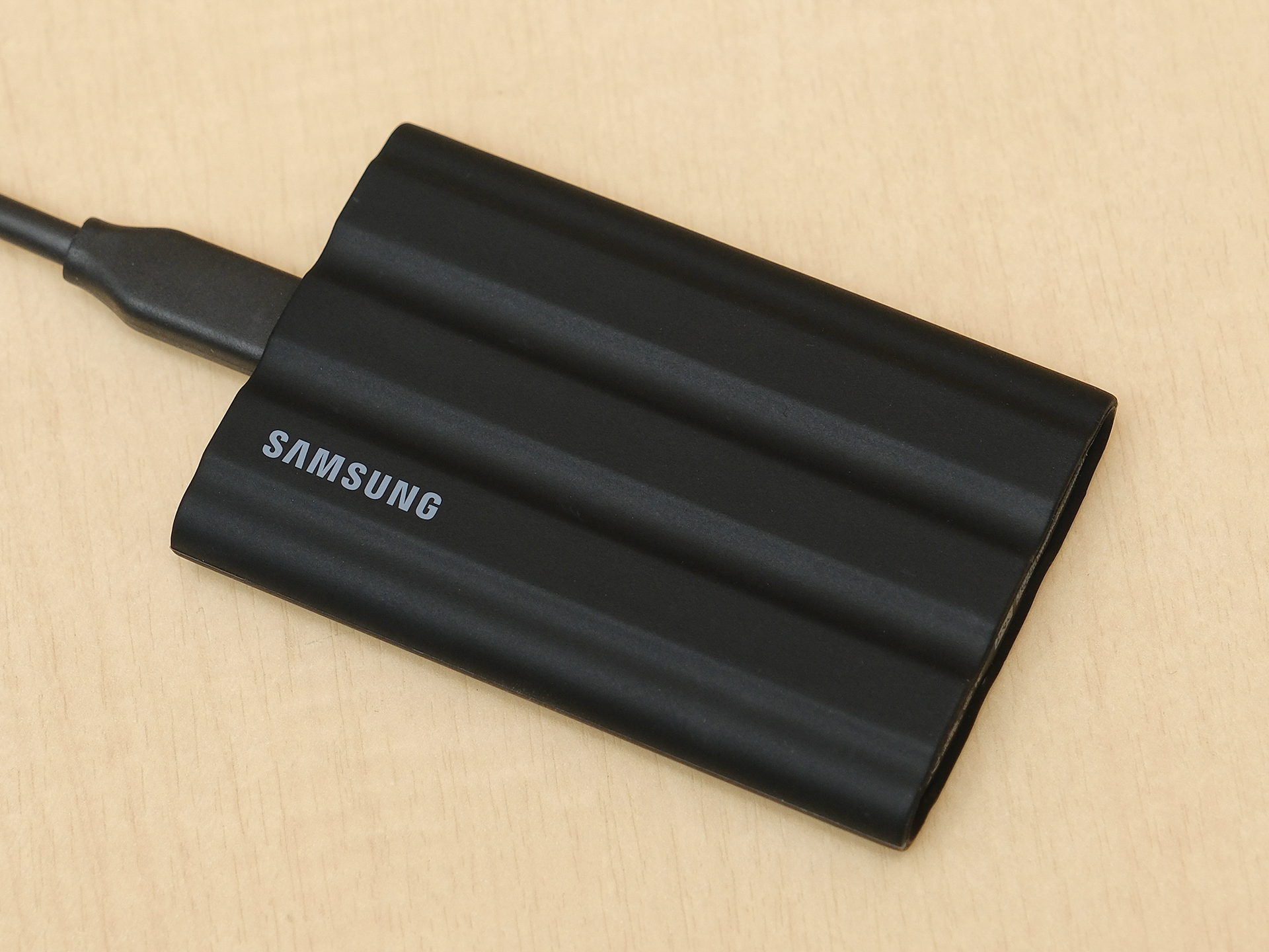 OWC製品とともに愛用するSamsungの「Portable SSD T7 Shield」。サイズ感とタフネス性能が評価されている