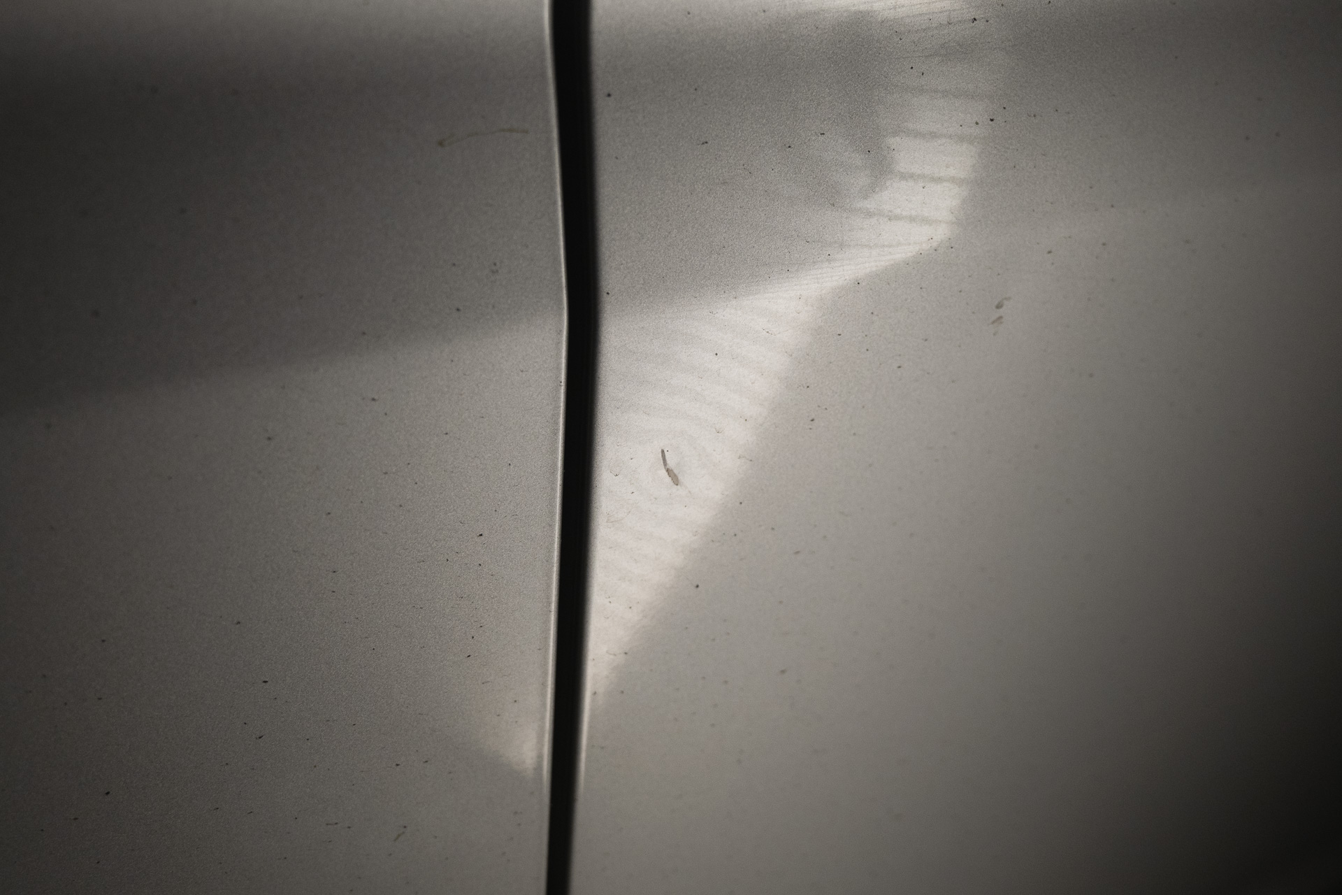 夜のほうが凹みを視認しやすいように感じた