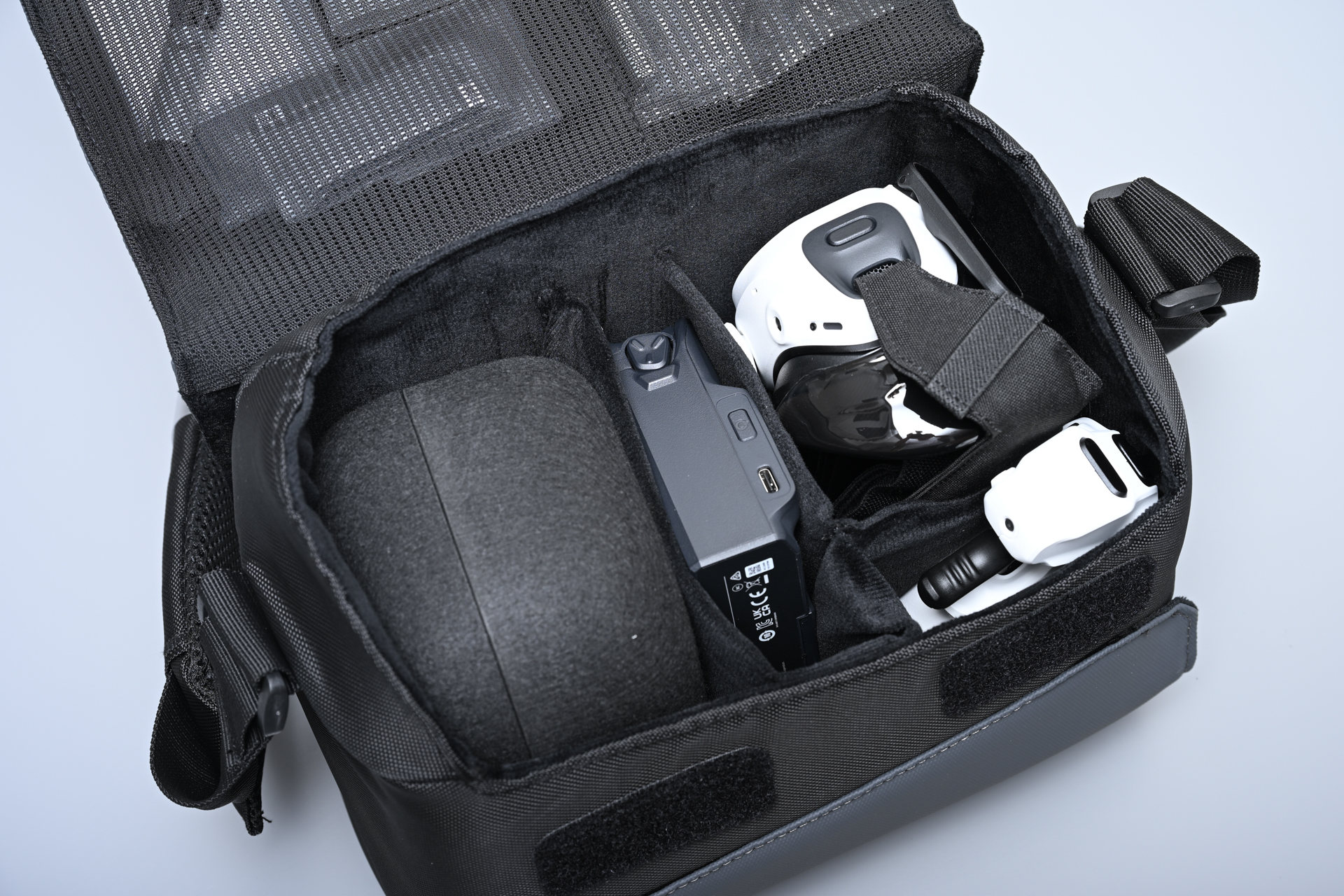 専用バッグに1式を収めた様子