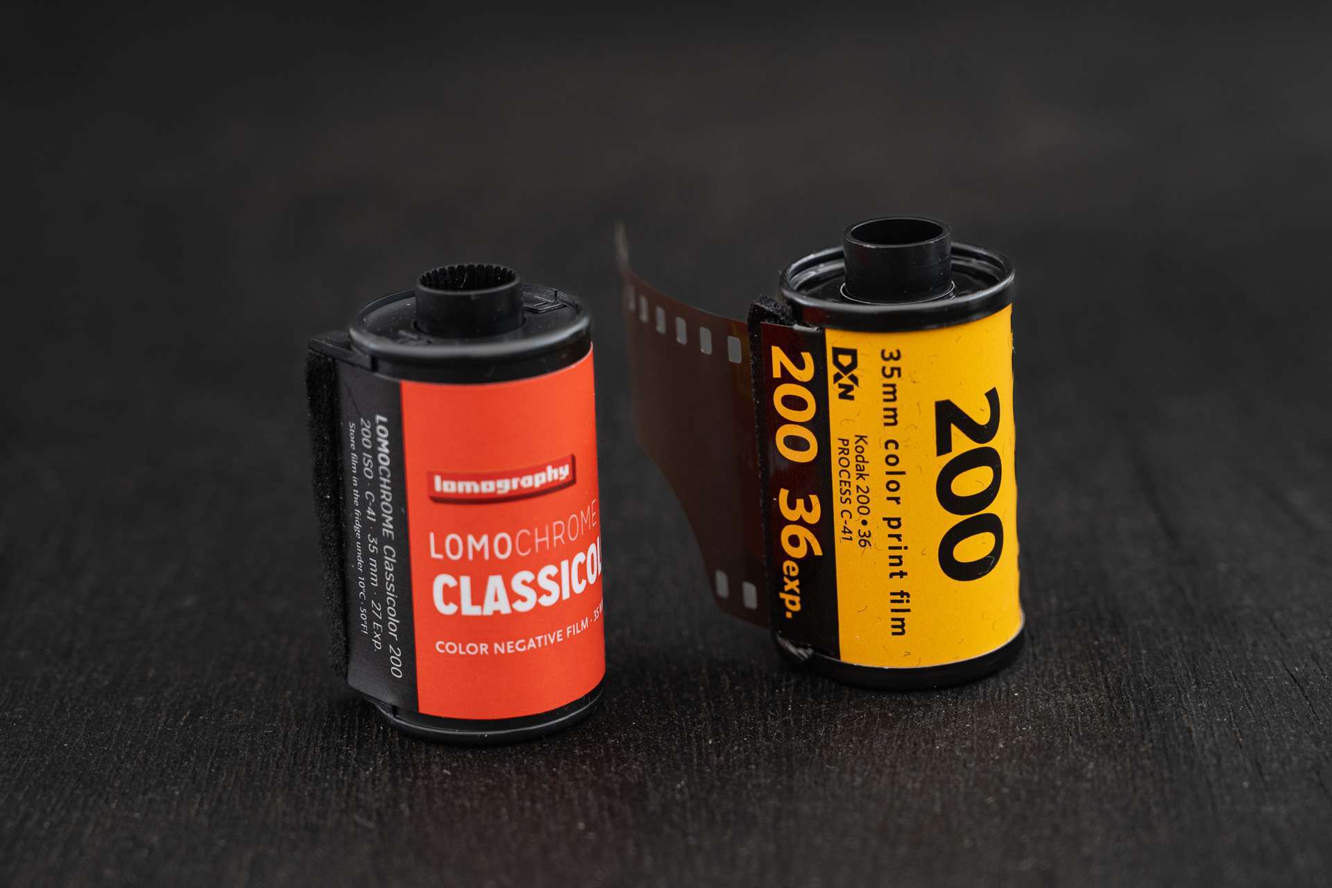 35mm判であれば他社のフイルムを入れることができる