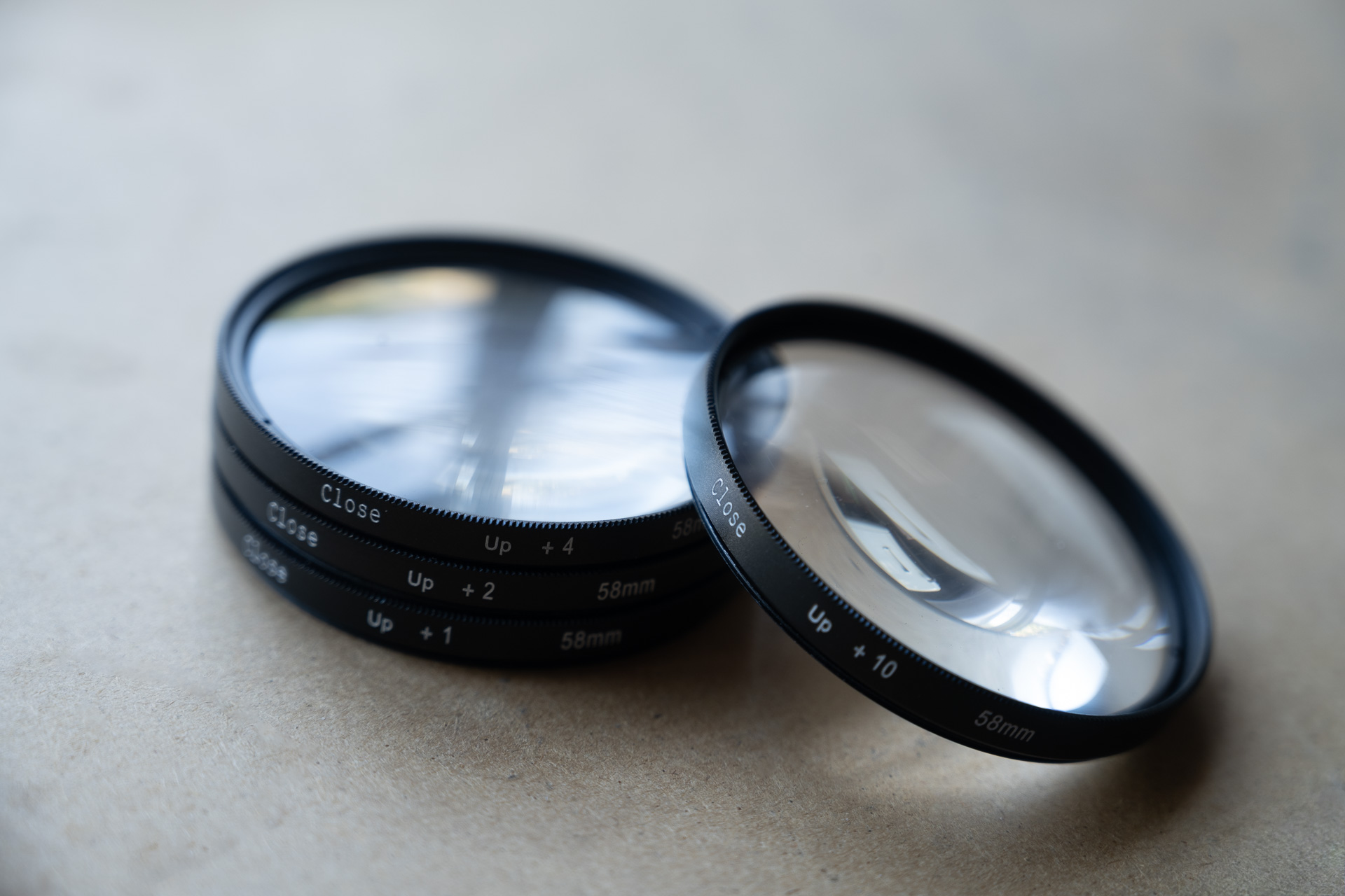 安物のクローズアップレンズ。この撮影にはこれで十分だが……