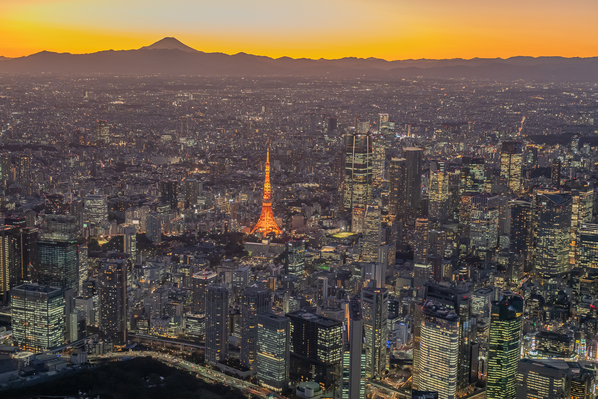 ニコン ZR／5,621×3,747／NIKKOR Z 24-70mm F2.8 S II／49mm／シャッター優先AE（1/125秒、F2.8、±0.0EV）／ISO 4000