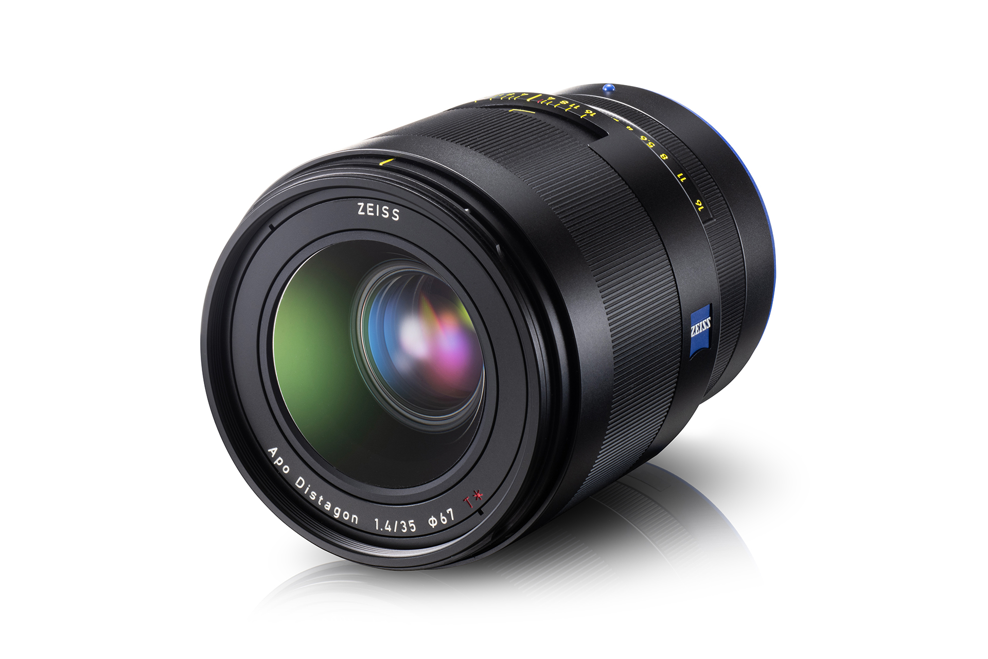 発売日：2026年4月29日（水）<br>マウント：キヤノンRF、ソニーE、ニコン Z<br>希望小売価格：400,400円<br><br><b>●SPECIFICATION</b><br>焦点距離：35mm<br>口径比：1：1.4<br>最小絞り：F16<br>レンズ構成：11群15枚<br>画角：63.7°<br>絞り羽根枚数：10枚<br>最短撮影距離：0.3m<br>フィルター：φ67mm<br>外形寸法：約77.4×97.7mm<br>質量：約737g<br>フード：付属<br>電子接点：対応（Exif、ボディー手ブレ補正対応）<br>※上記仕様はニコンZマウント