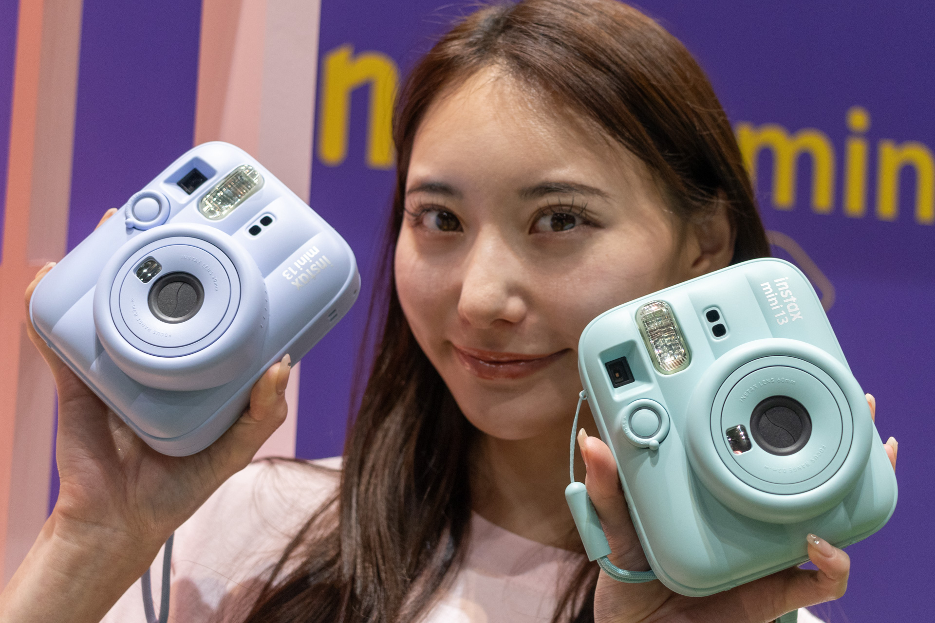 フロストブルー（左）とラグーングリーン（右）