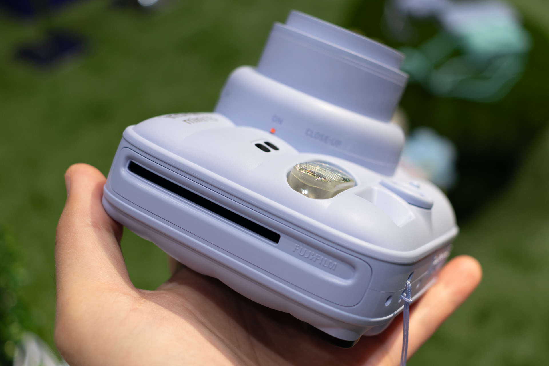 曲線を多用した丸みのあるデザインとなっている