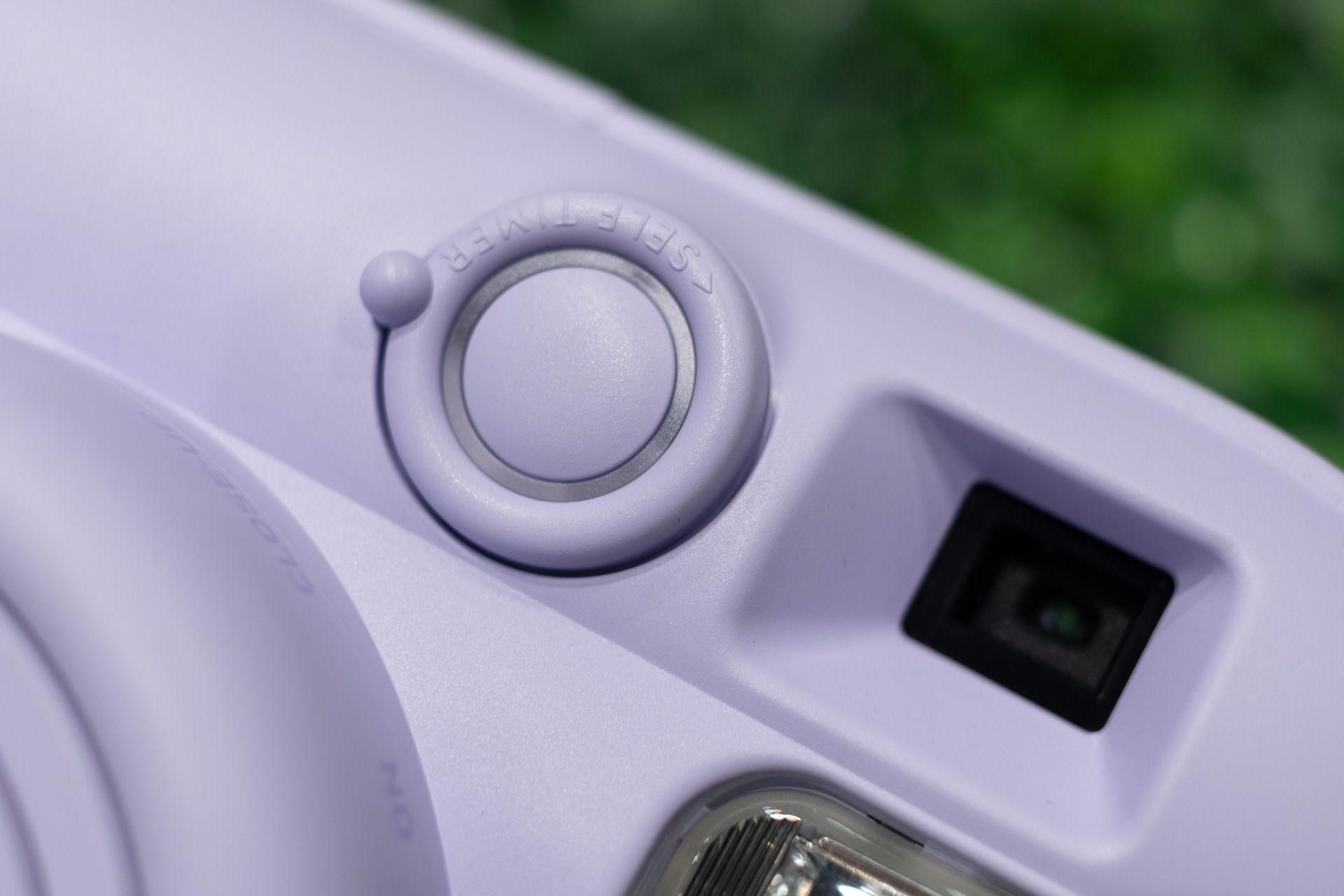 セルフタイマーはシャッターボタン周りのレバーで設定する