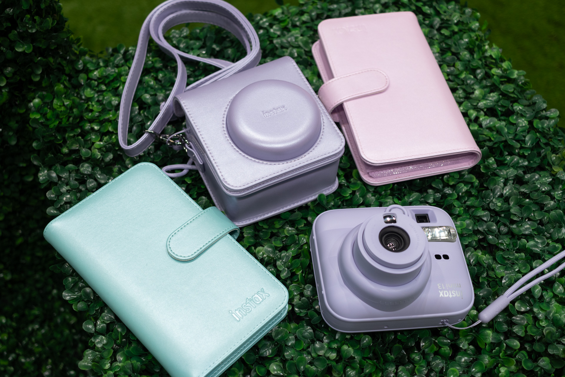 ケースとアルバムは光沢感のあるテクスチャ