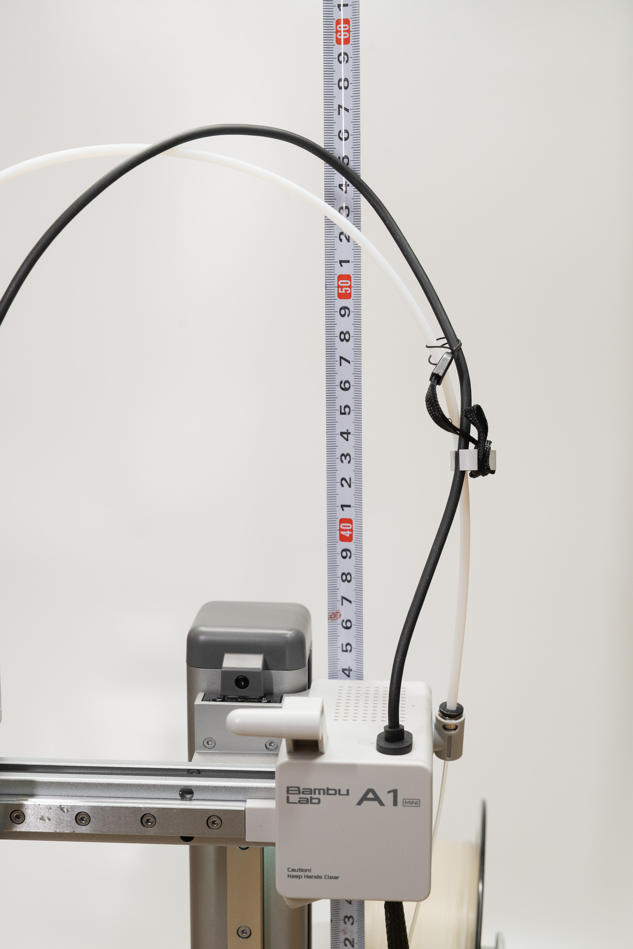 高さ方向では、ケーブルとフィラメントチューブの逃げが必要