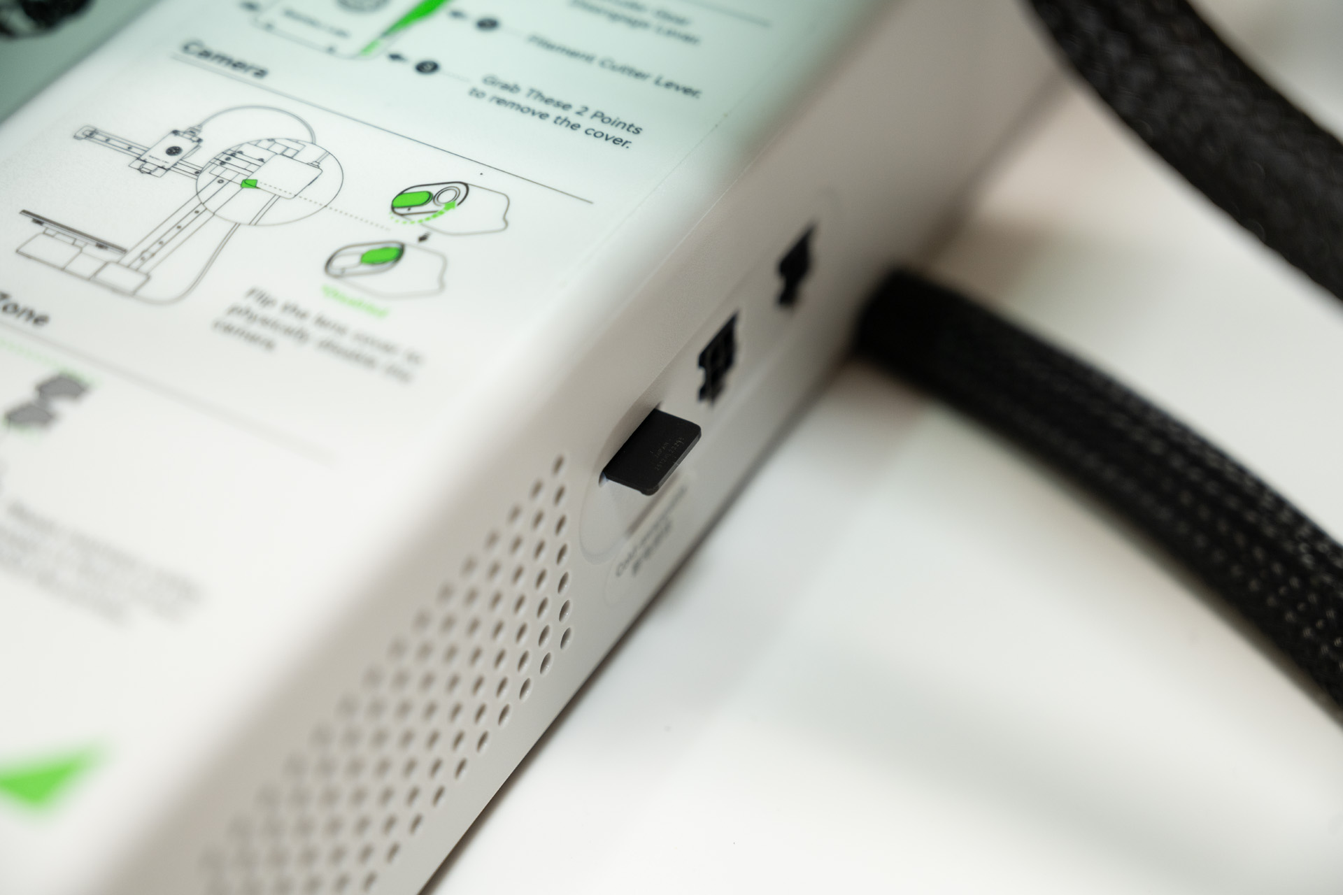 本体右側のカードスロット