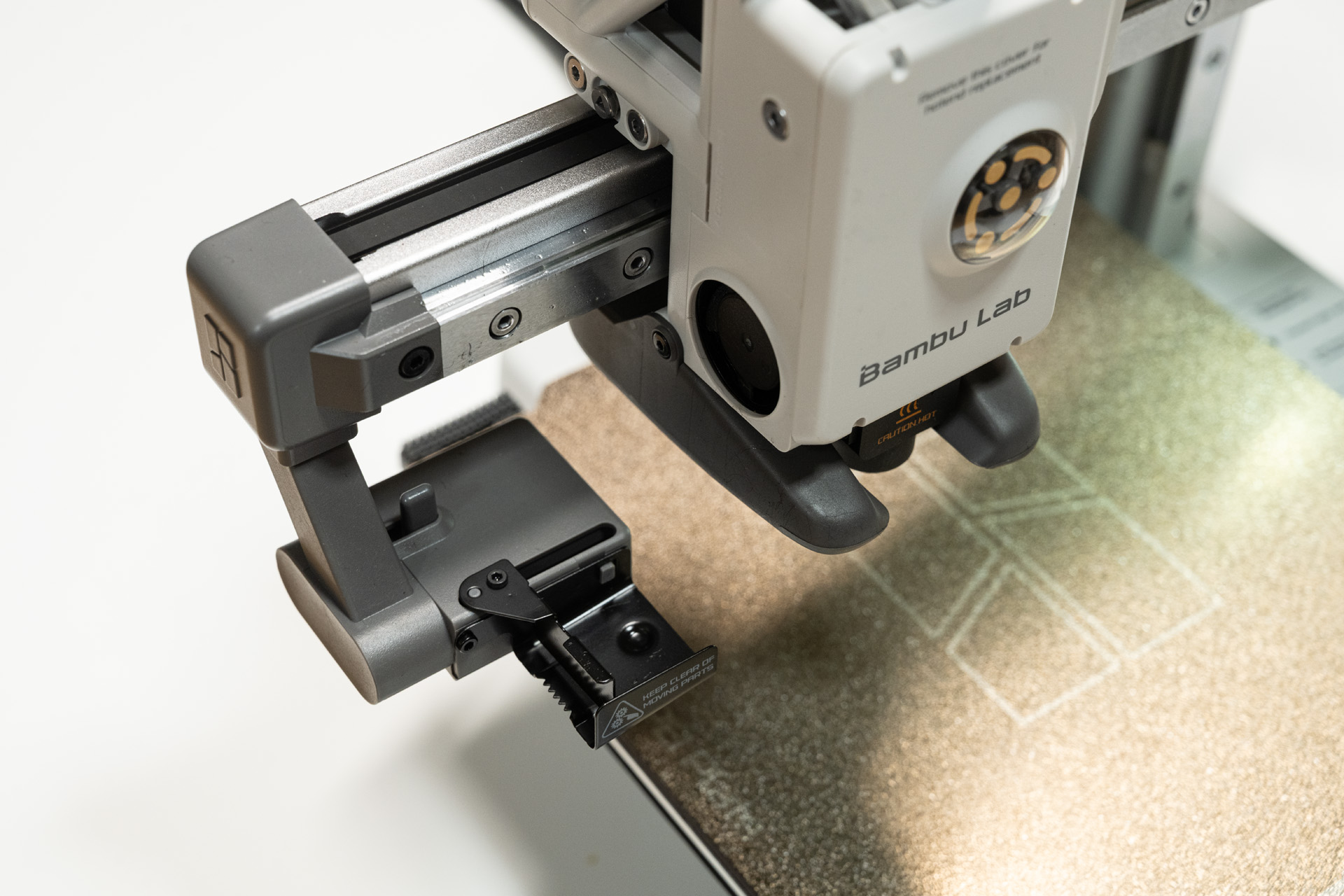 レール左側のパーツがフィラメントカッター