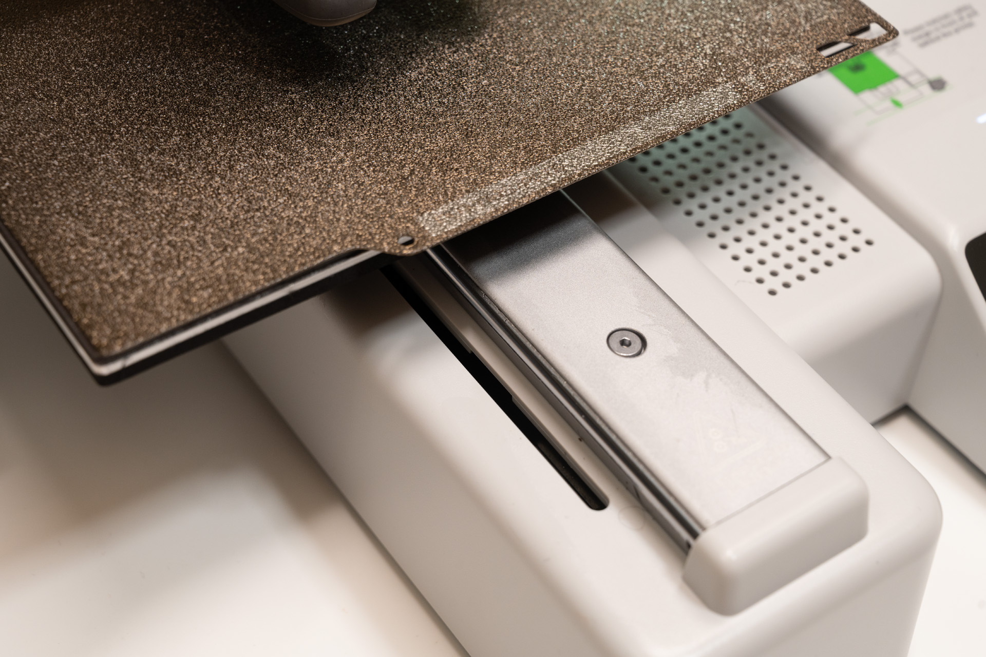 前後に動くY軸。ゴミが付着しやすい