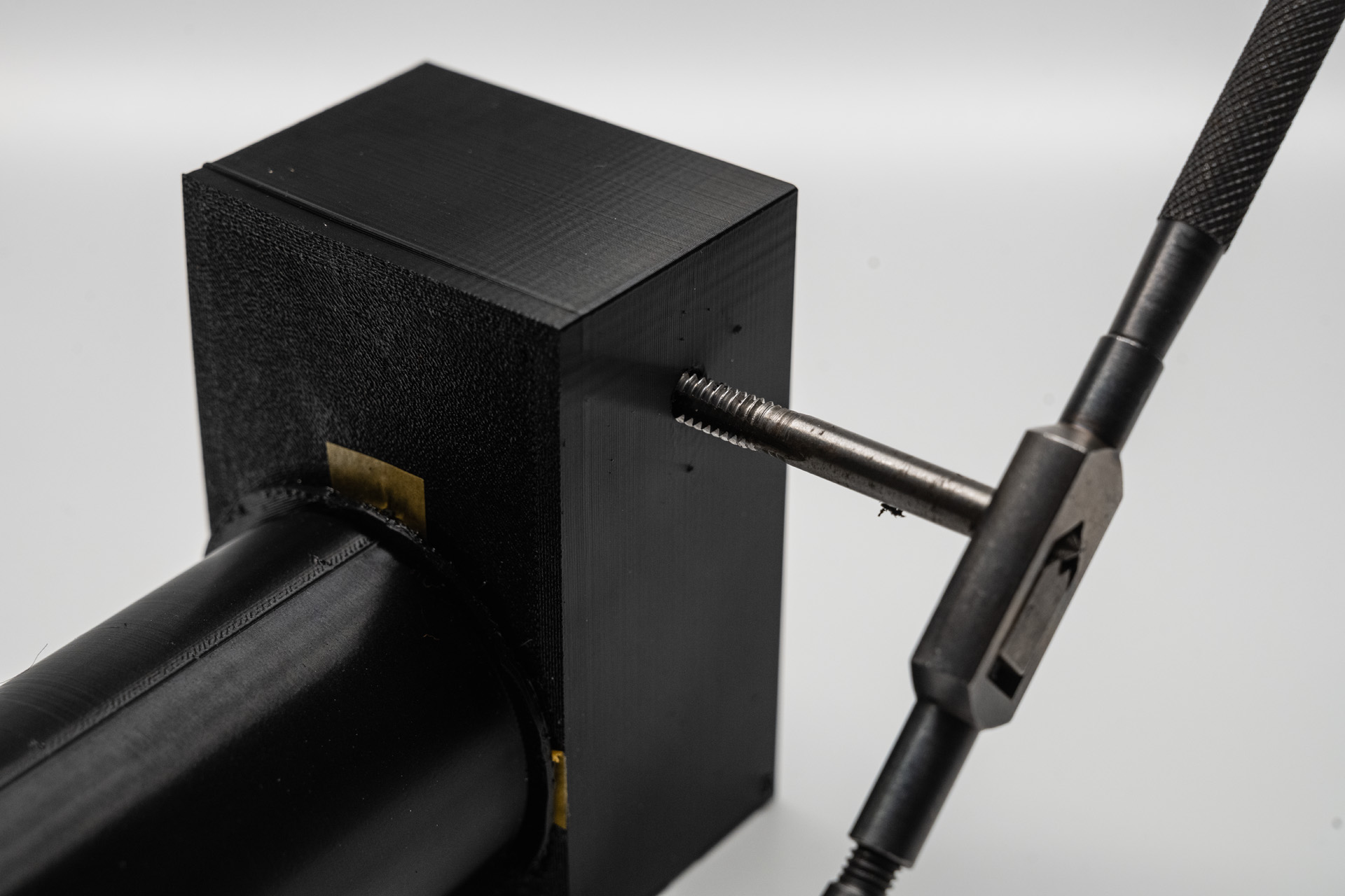 1/4インチのタップ（カメラネジ用）