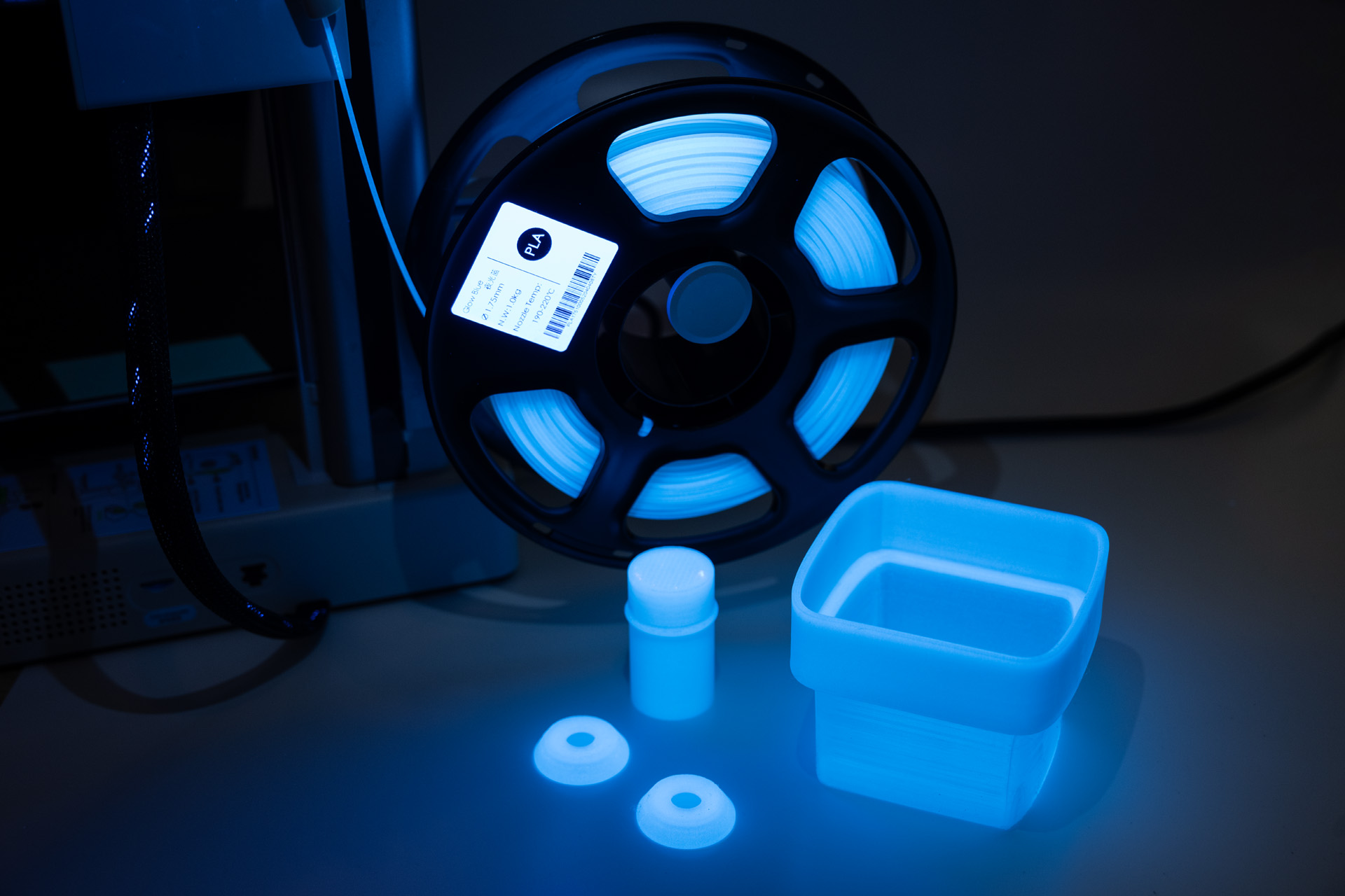 紫外線ライトで長く光る蓄光フィラメント