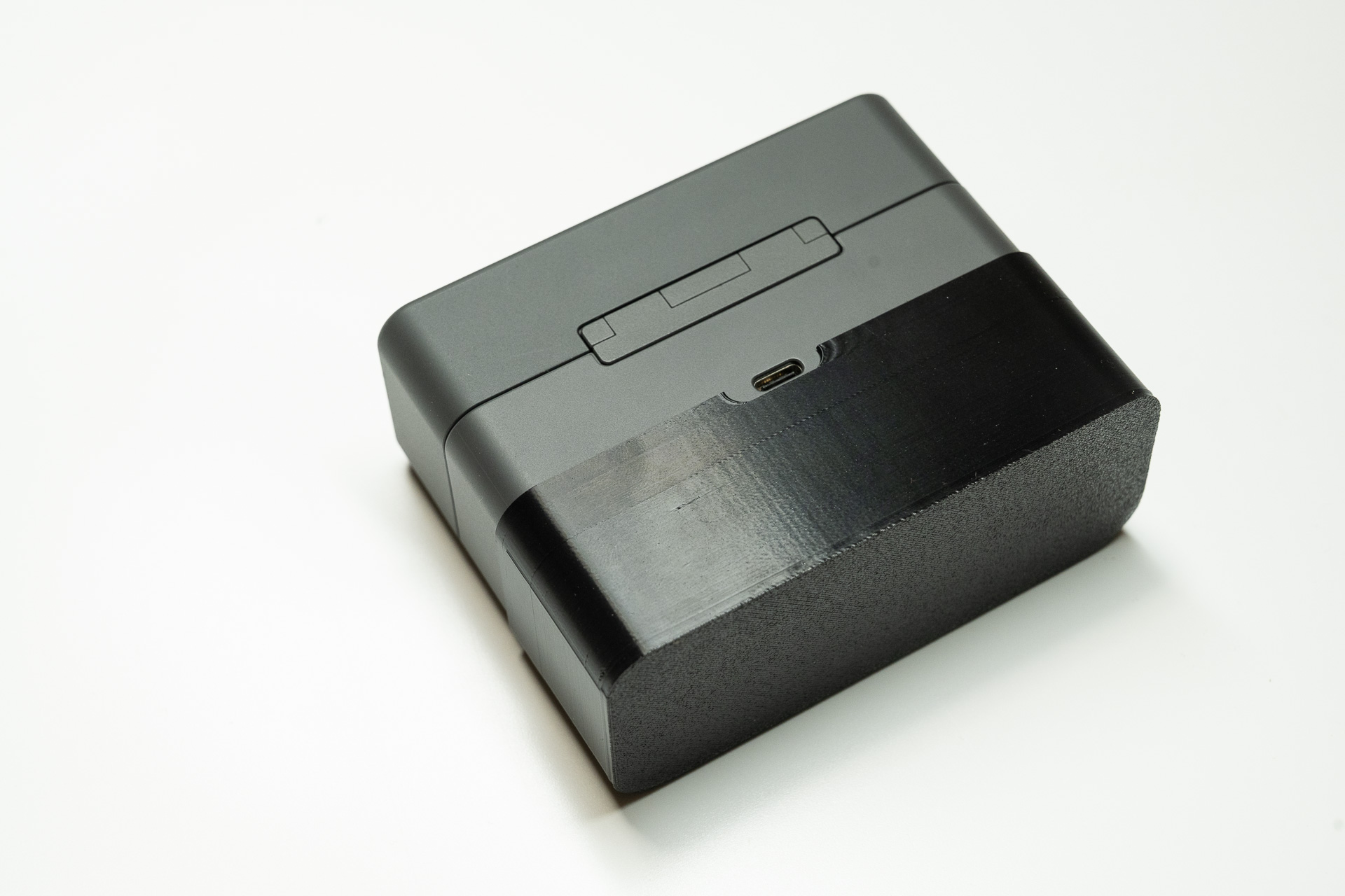 ワイヤレスマイクのケースを延長して、ケースに収まりきれなかったパーツも収納した。1mm厚で作ったが十分な強度