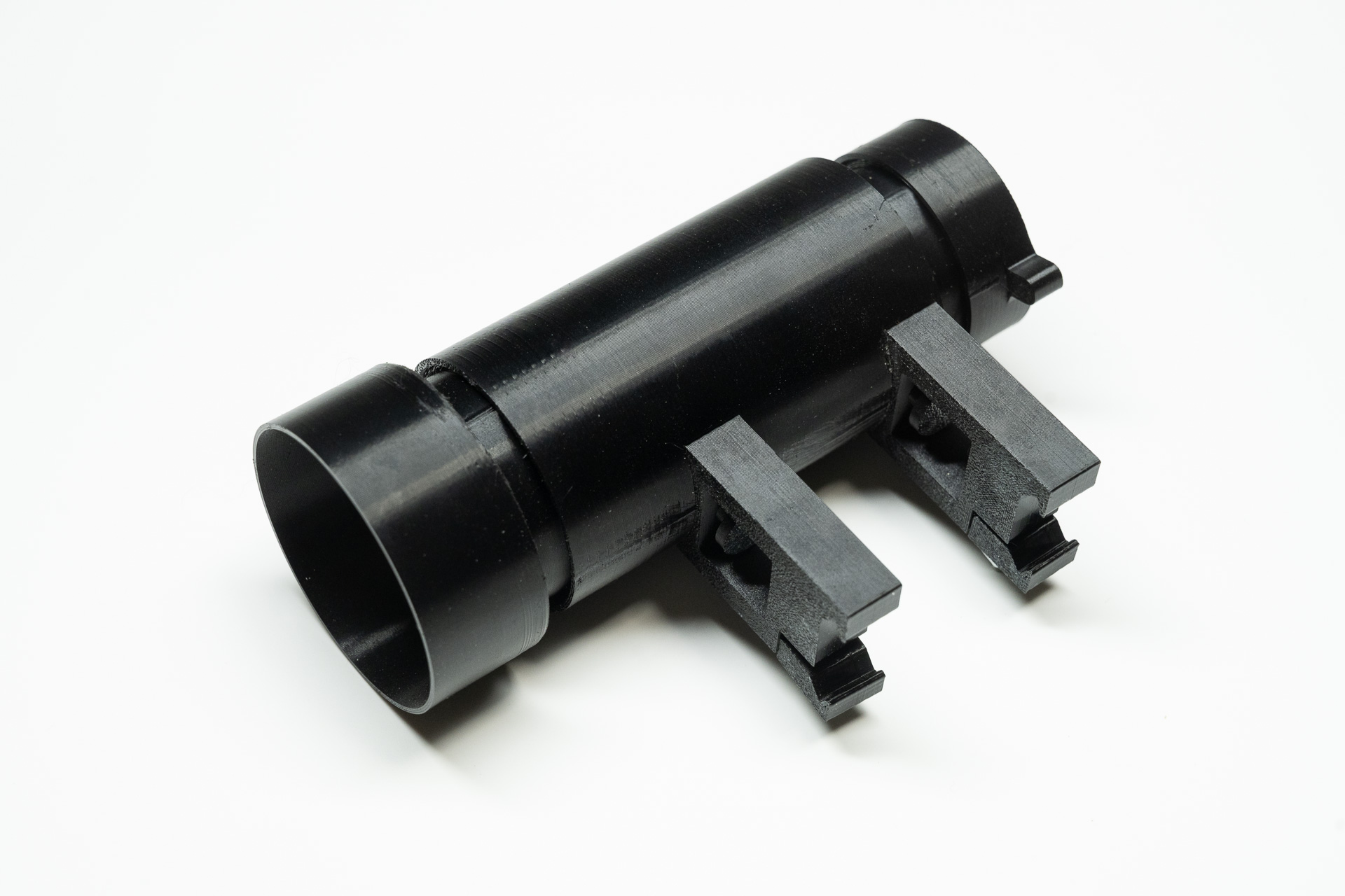 星空撮影時に使う広視界ファインダー。足の部分などは結構な強度が必要な部分