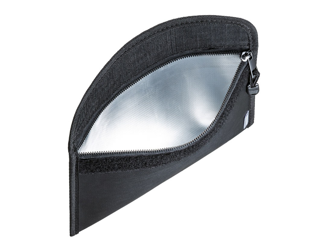 ファスナーを開いたところ（IN-FP2BK）