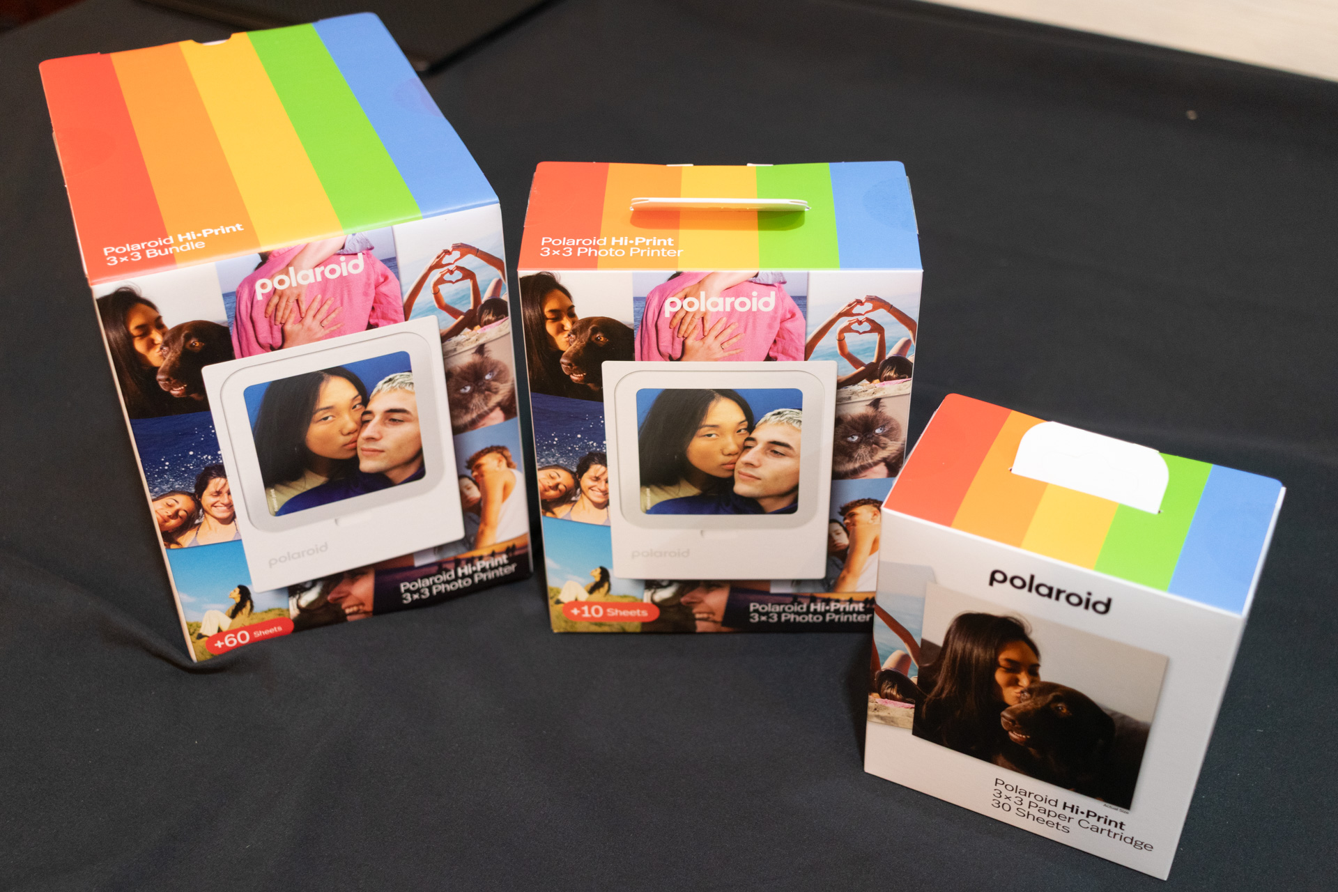 いずれもPolaroidのカラーを使ったパッケージを採用