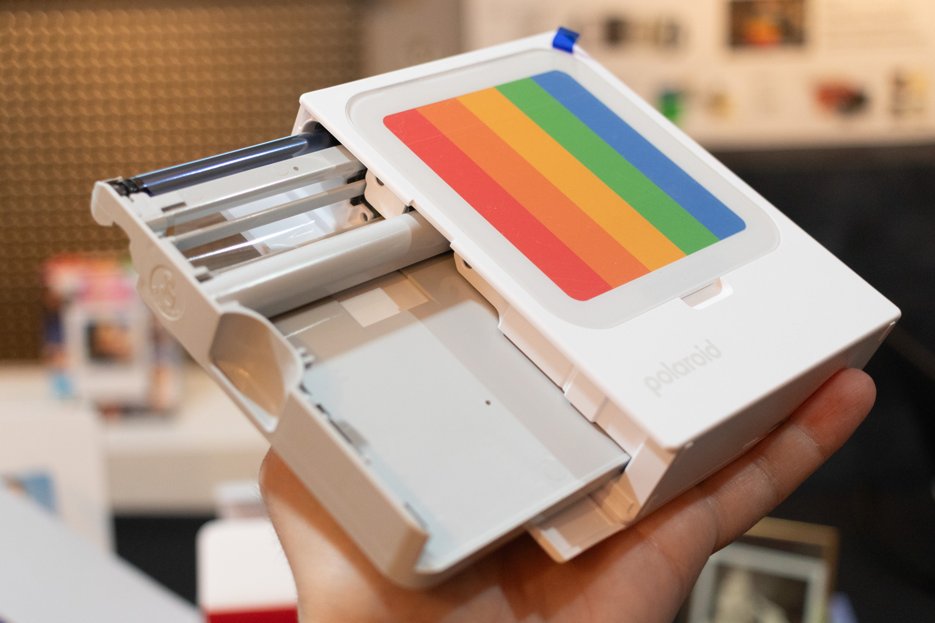 カートリッジは側面からセットする