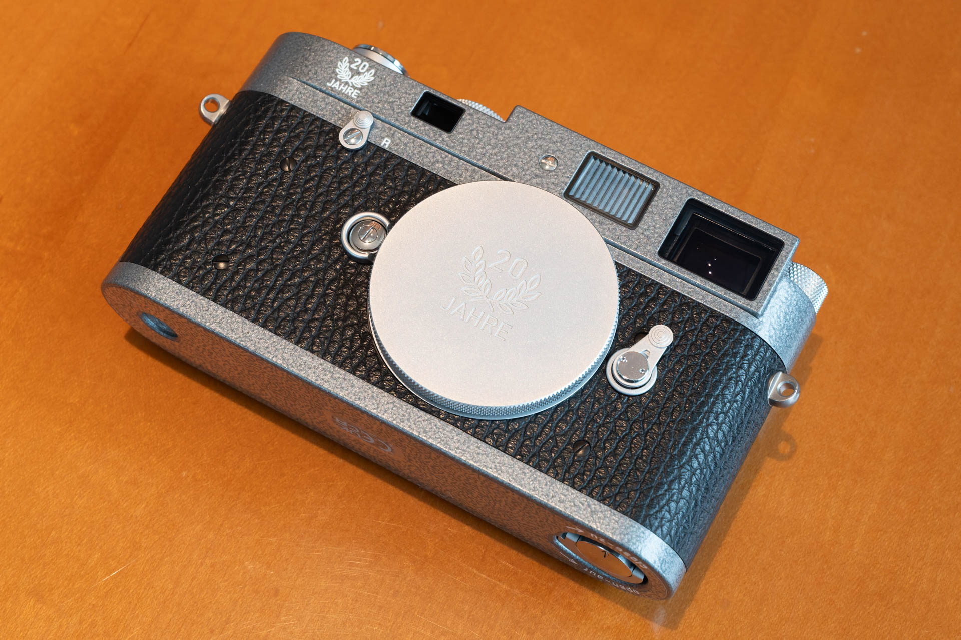 付属のボディキャップを装着。金属製でずっしりと重さがあった