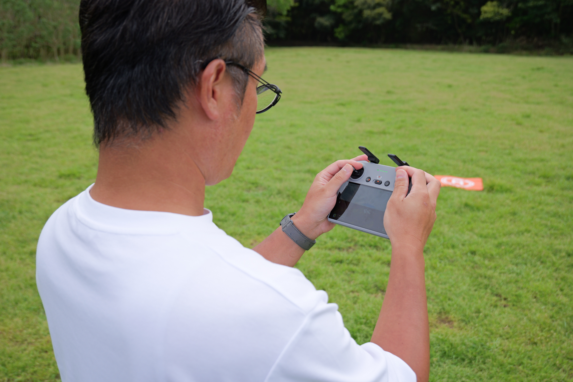 DJI RC 2に映し出される画面や、機体そのものを目視しながらの操作が可能