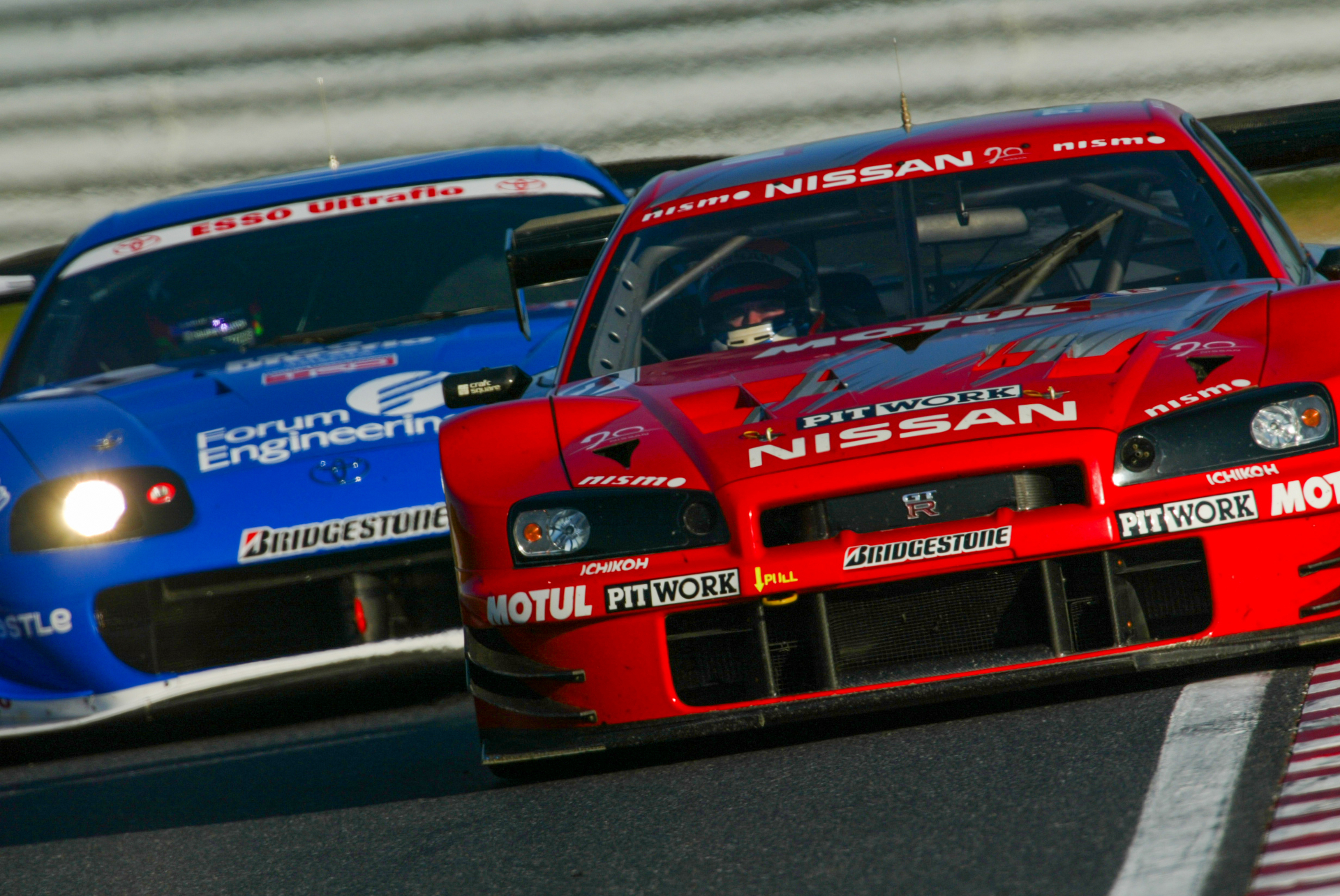 2003年 全日本GT選手権<br><span class="fnt-85">キヤノン EOS-1D／1200mm／シャッター速度優先（1/640秒、F10）／ISO 100</span>