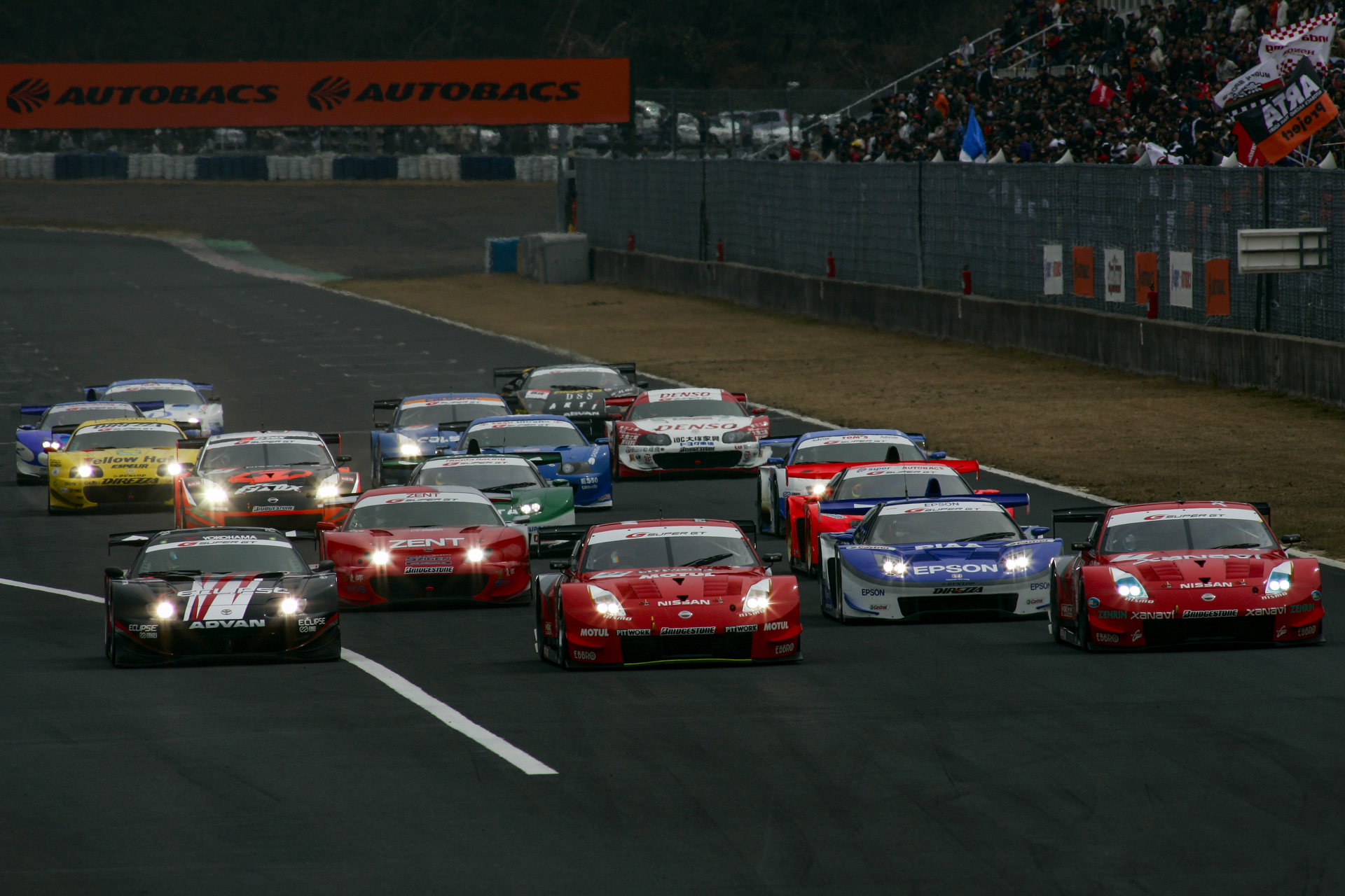 2005年 SUPER GT<br><span class="fnt-85">キヤノン EOS-1D Mark II／400mm／シャッター速度優先（1/800秒、F13）／ISO 200</span>