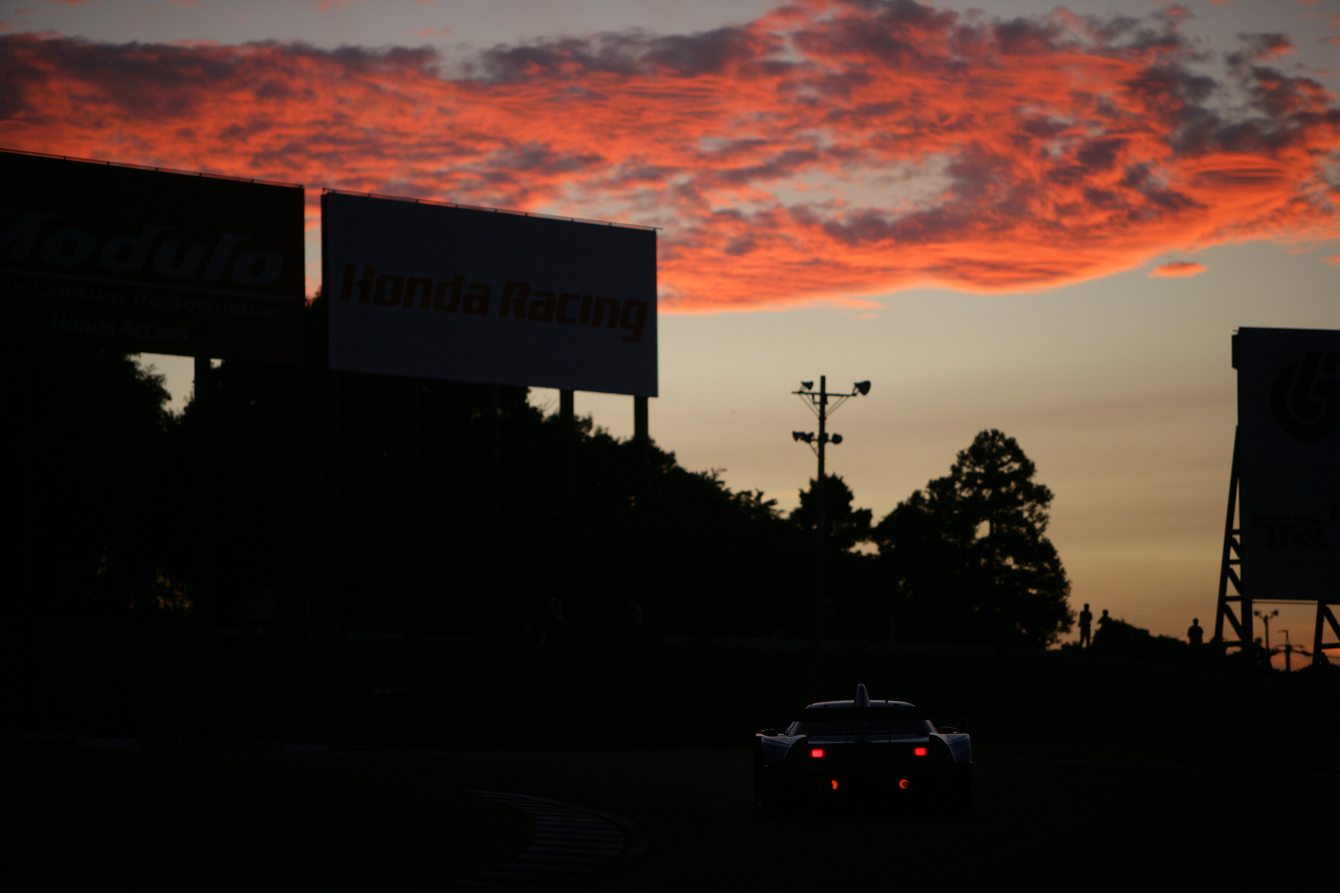 2007年 SUPER GT<br><span class="fnt-85">キヤノン EOS-1Ds Mark II／200mm／Manual（1/250秒、F2.8）／ISO 320</span>