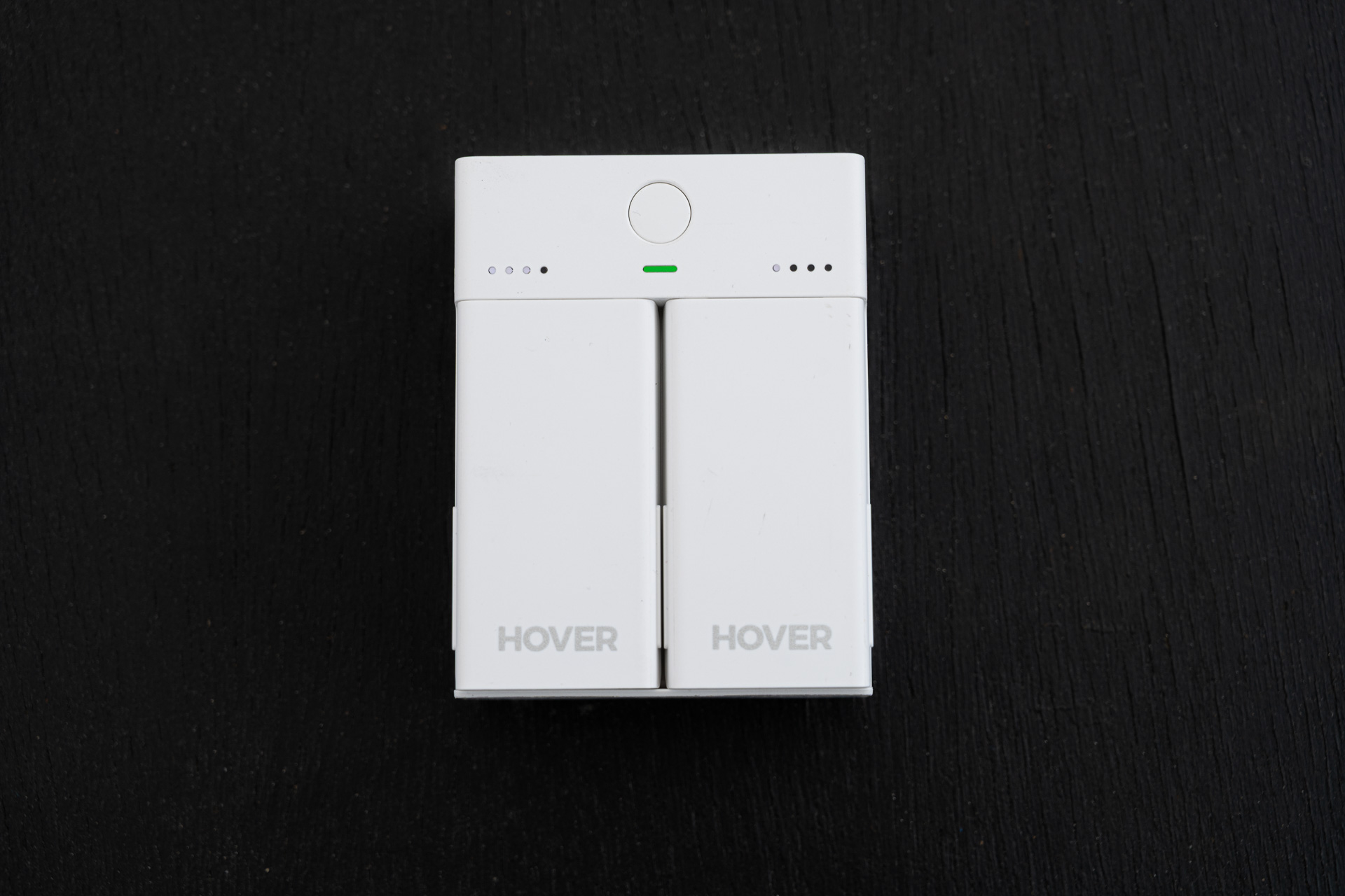 充電ハブにもバッテリーが内蔵されており、機体バッテリーを充電できる