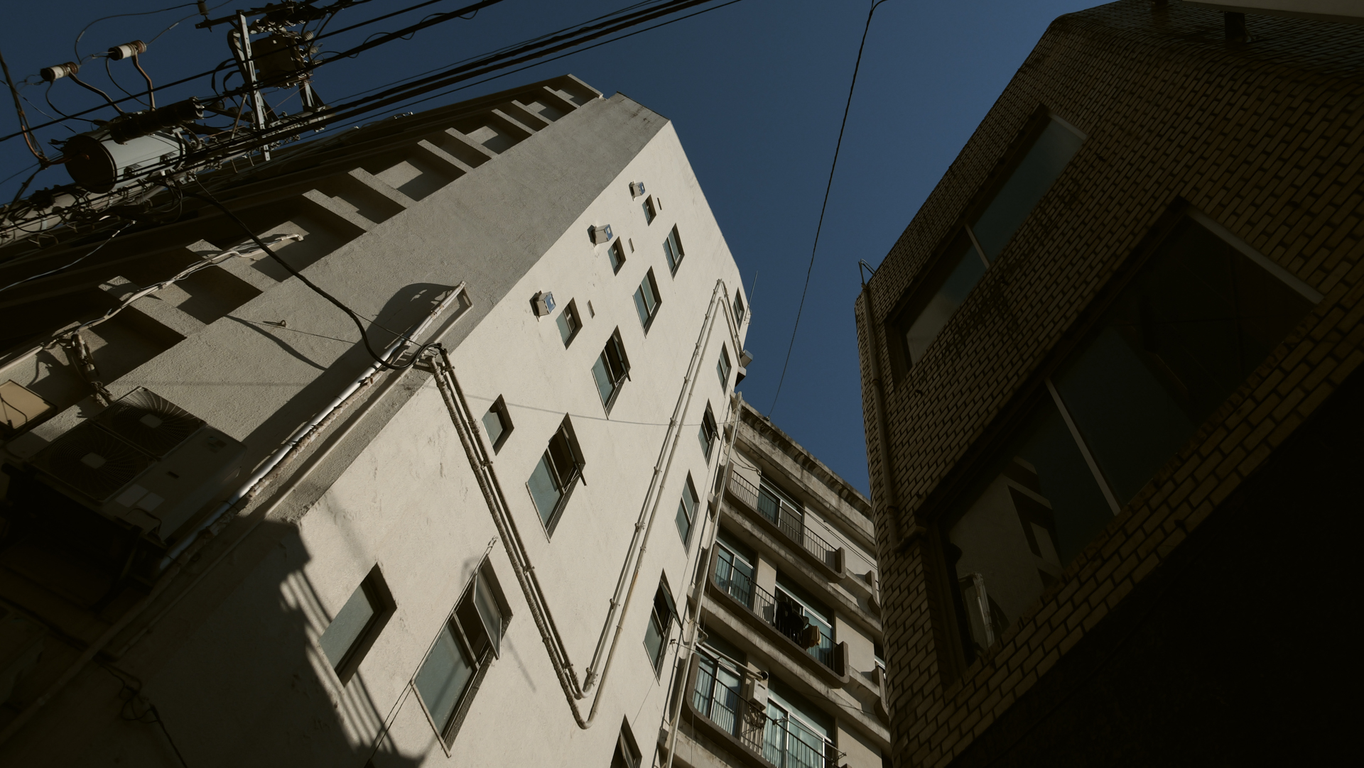 L.クラシックゴールドでハイライト部に夕刻の温かみのをのせました<br><span class="fnt-85">LUMIX L10／LEICA DC VARIO-SUMMILUX 10.9-34mm / F1.7-2.8 ASPH（16mm）／絞り優先AE（F5.6、1/1600秒）／ISO 100／WB：AWB／-0.7EV／フォトスタイル：L.クラシックG</span>